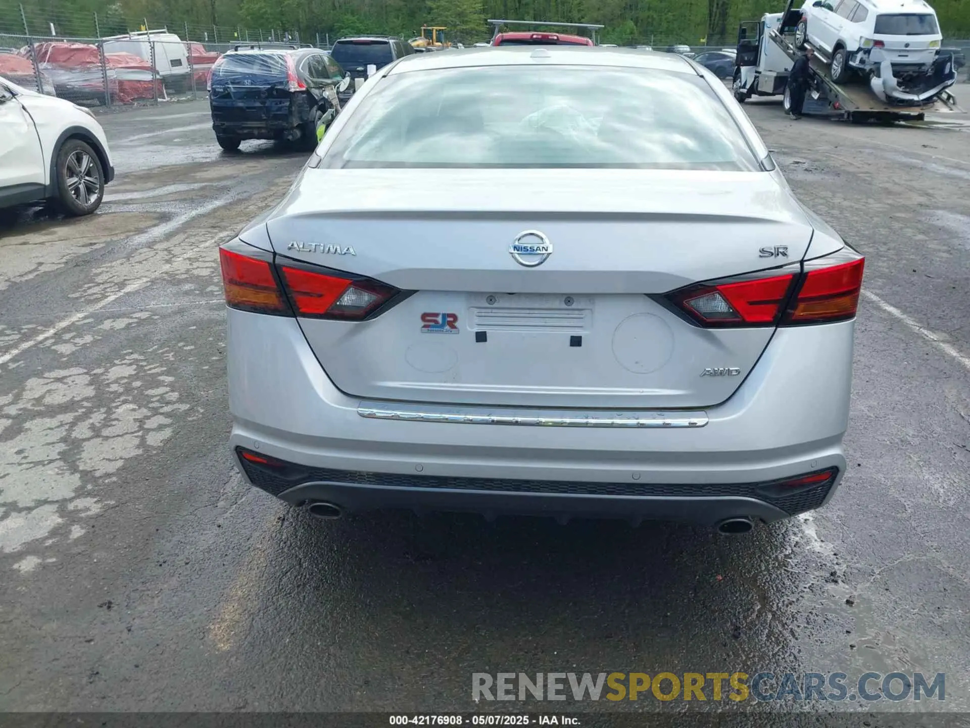 17 Photograph of a damaged car 1N4BL4CW5NN388690 NISSAN ALTIMA 2022