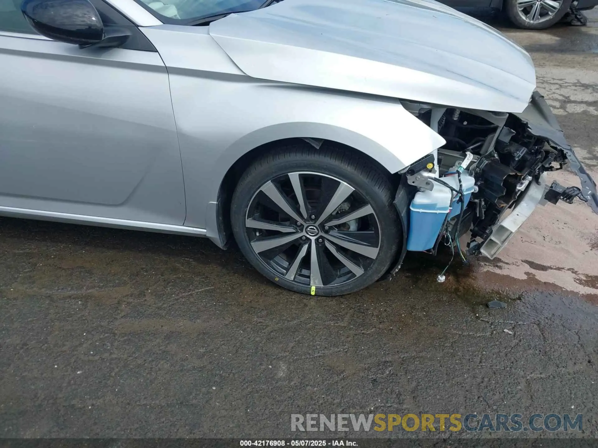 19 Photograph of a damaged car 1N4BL4CW5NN388690 NISSAN ALTIMA 2022