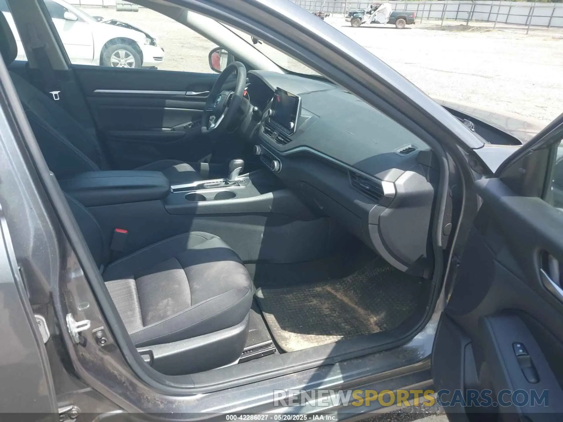 5 Photograph of a damaged car 1N4BL4DV4NN341723 NISSAN ALTIMA 2022