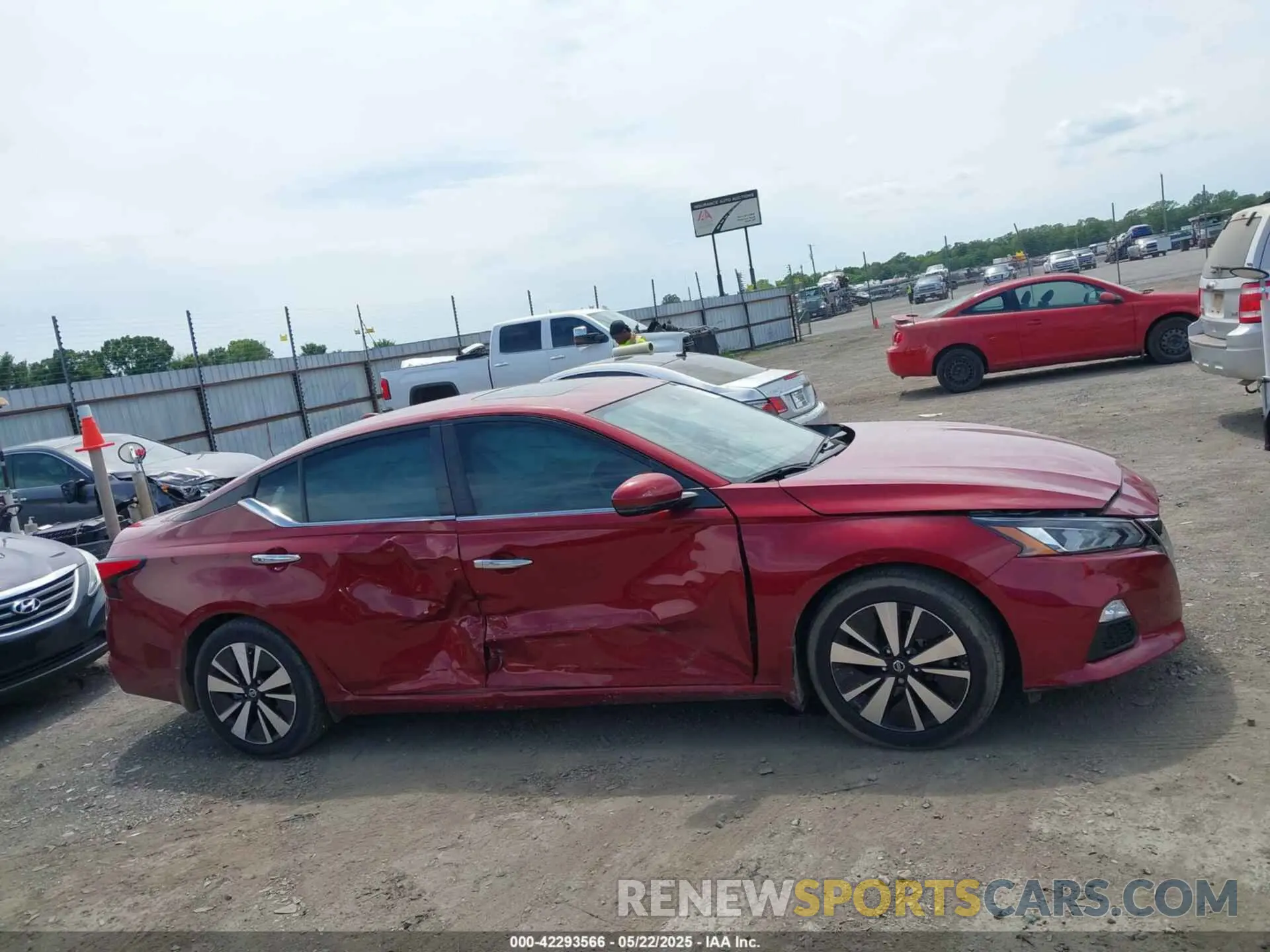 13 Photograph of a damaged car 1N4BL4DV6NN409911 NISSAN ALTIMA 2022
