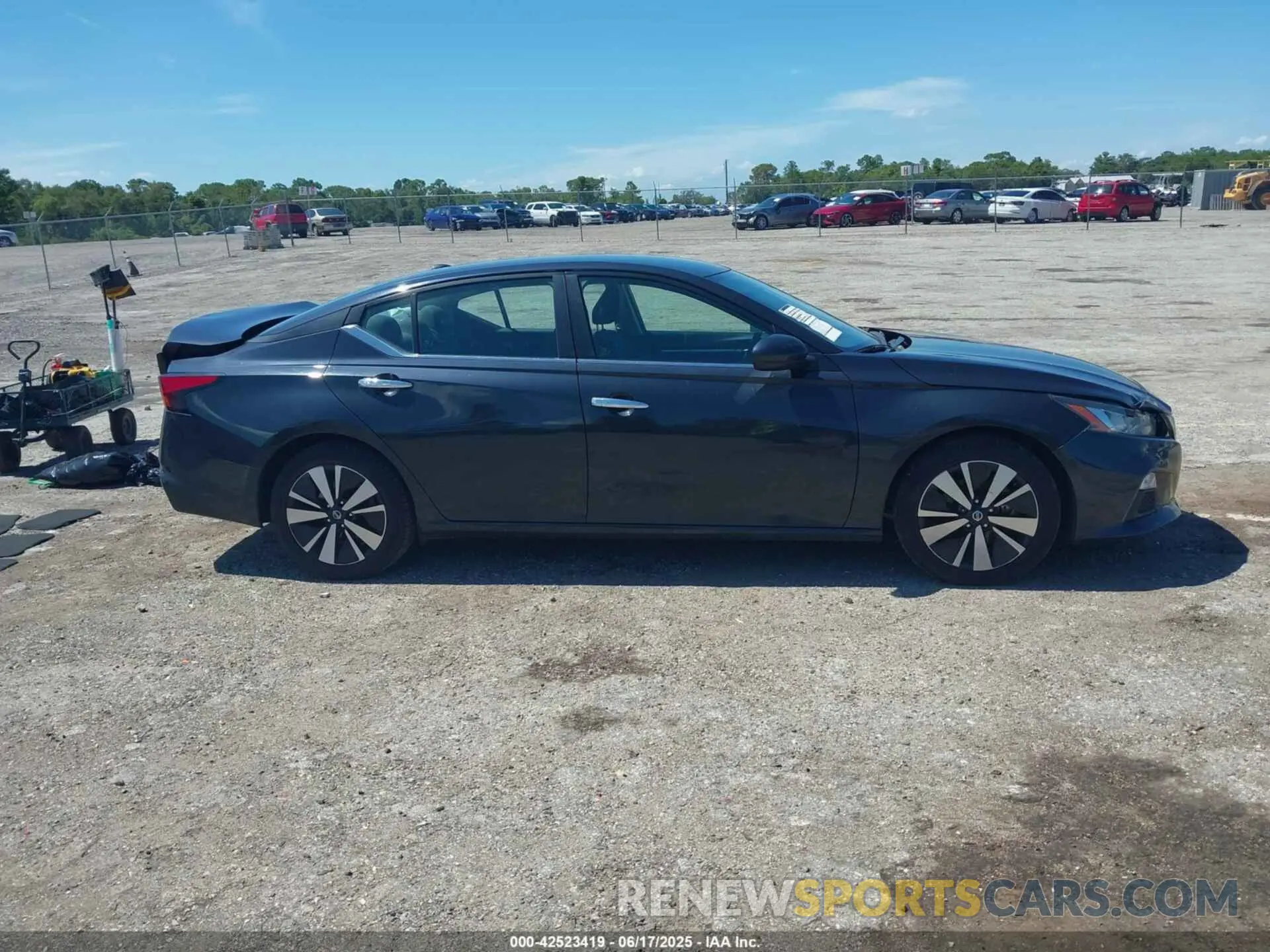 13 Photograph of a damaged car 1N4BL4DV7NN325015 NISSAN ALTIMA 2022