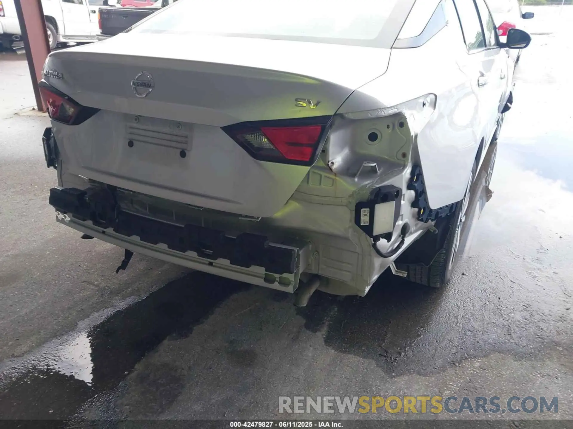 19 Photograph of a damaged car 1N4BL4DV8NN305632 NISSAN ALTIMA 2022