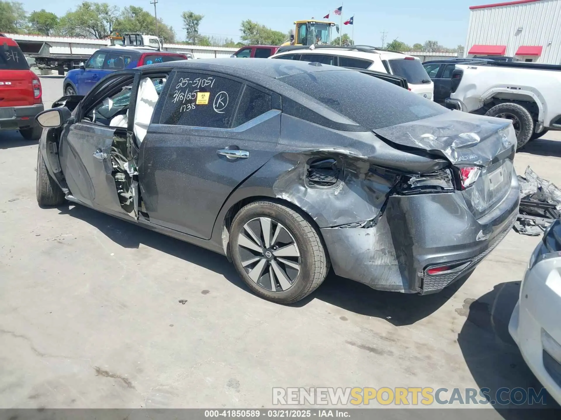 3 Photograph of a damaged car 1N4BL4DV8NN381738 NISSAN ALTIMA 2022
