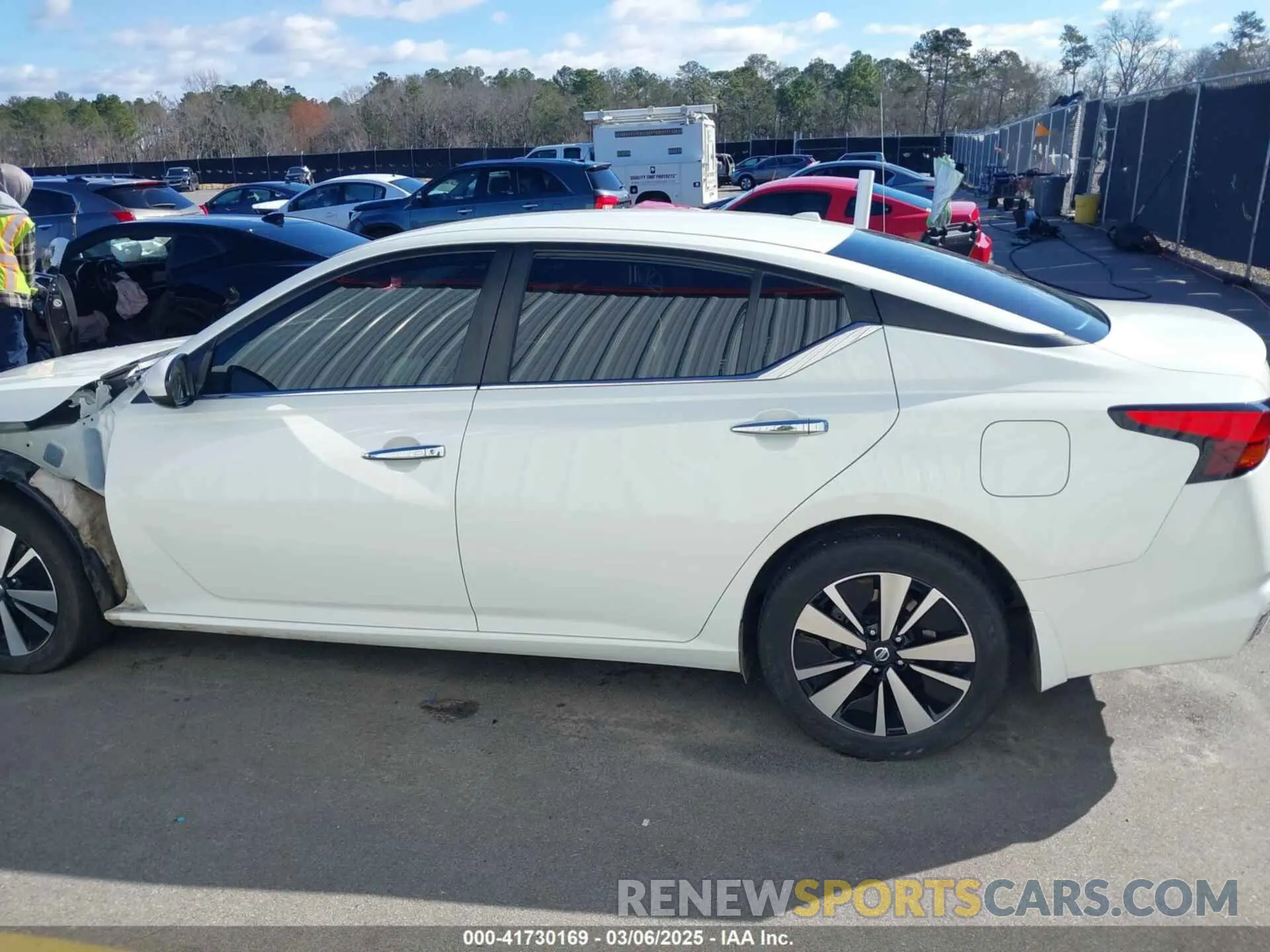 15 Photograph of a damaged car 1N4BL4DV9NN323850 NISSAN ALTIMA 2022