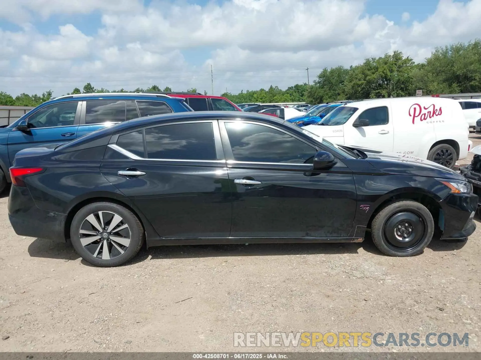13 Photograph of a damaged car 1N4BL4DVXNN401438 NISSAN ALTIMA 2022