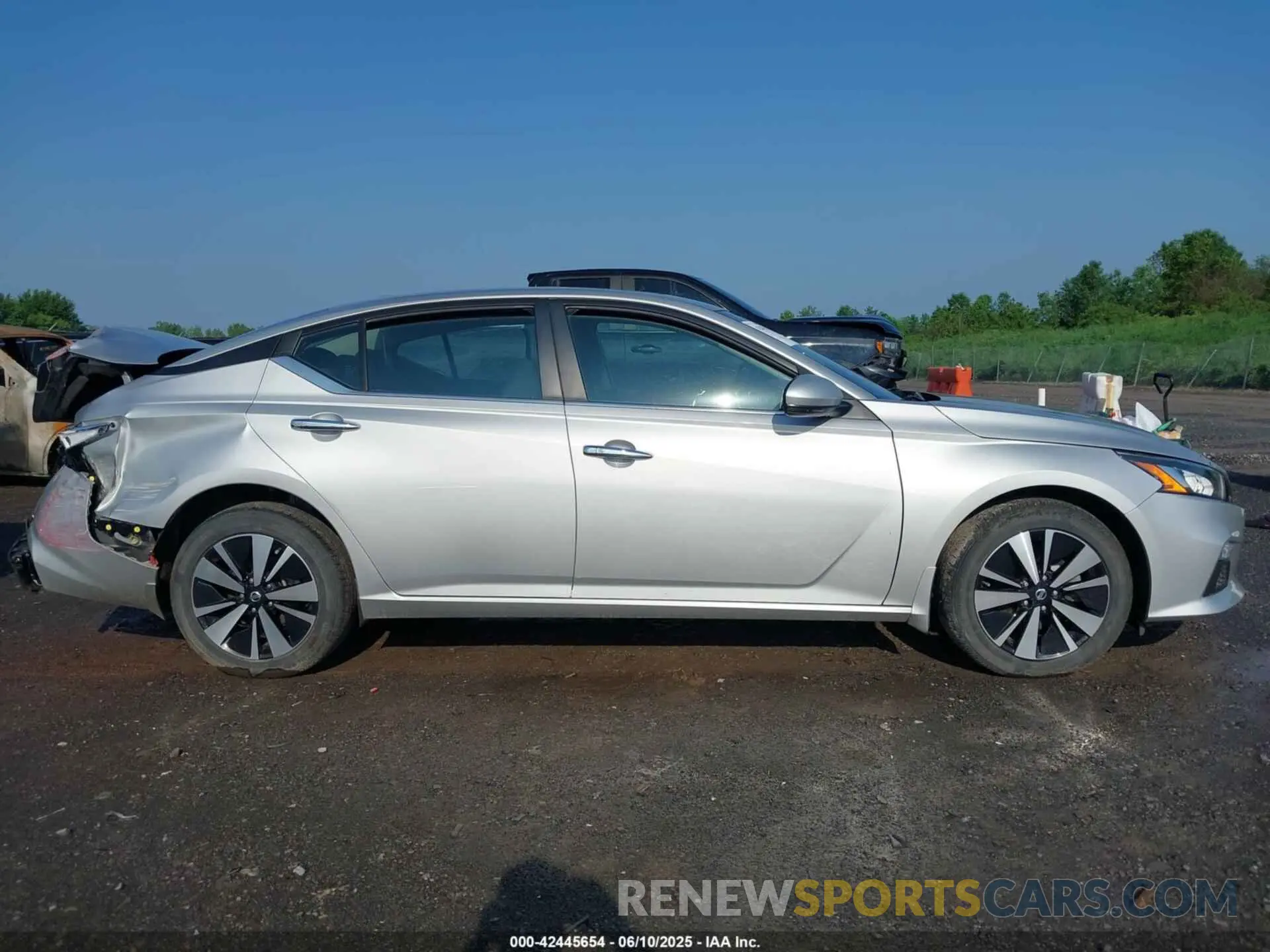 14 Photograph of a damaged car 1N4BL4DWXNN332954 NISSAN ALTIMA 2022