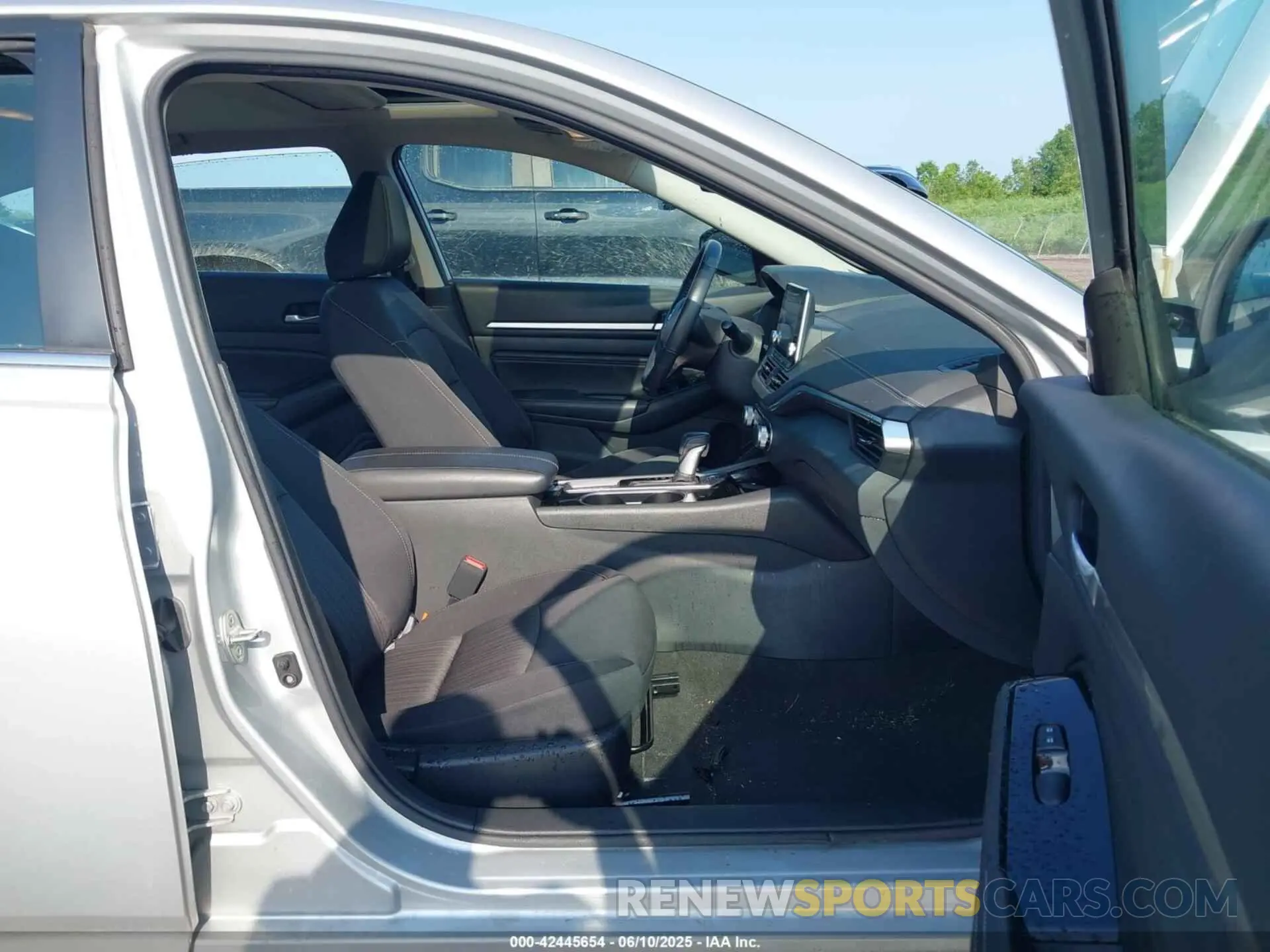 5 Photograph of a damaged car 1N4BL4DWXNN332954 NISSAN ALTIMA 2022