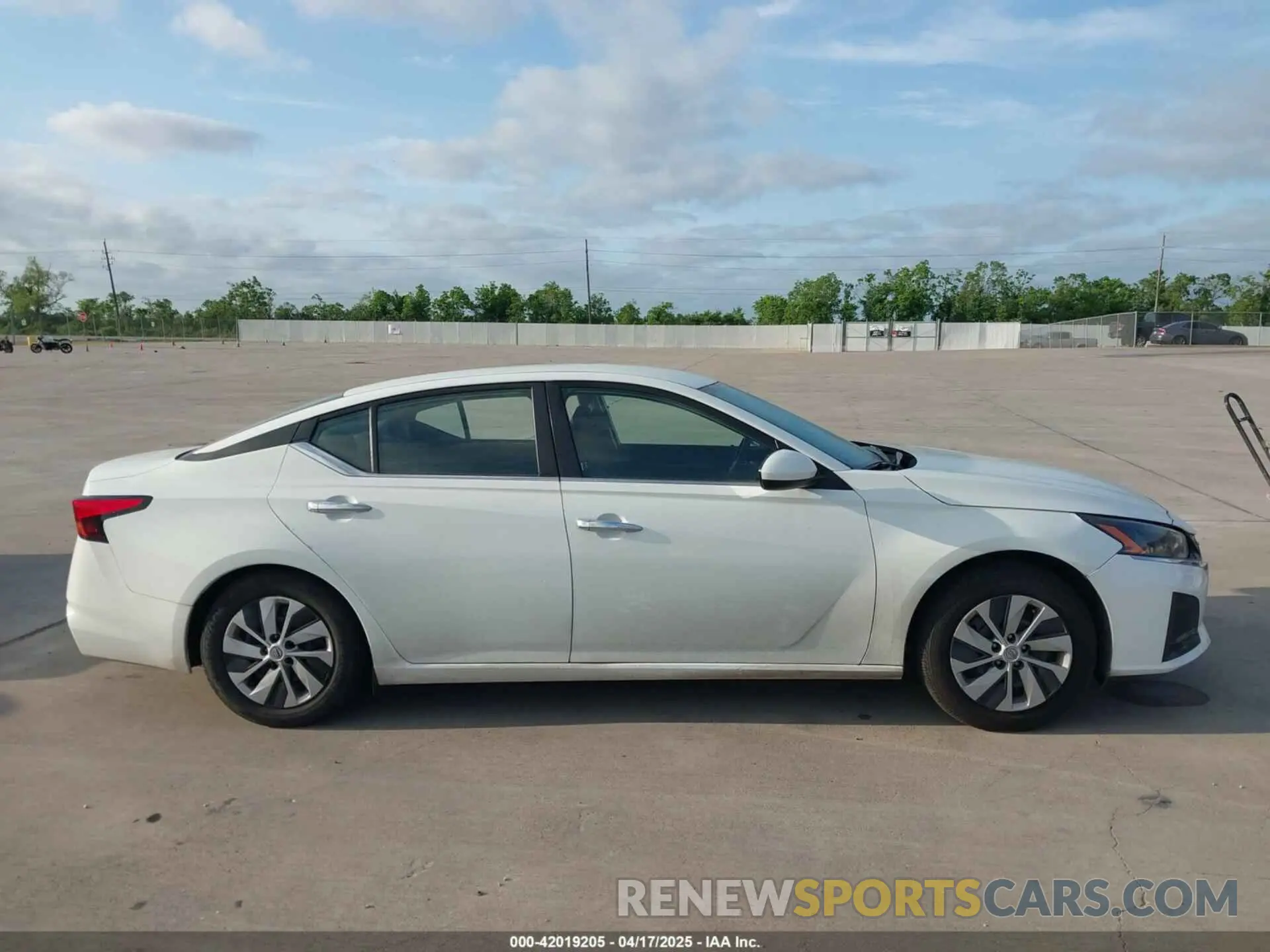 13 Фотография поврежденного автомобиля 1N4BL4BV0PN344432 NISSAN ALTIMA 2023