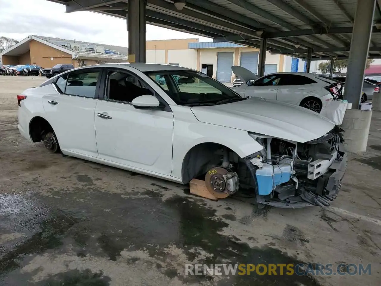 4 Photograph of a damaged car 1N4BL4BV9PN367918 NISSAN ALTIMA 2023