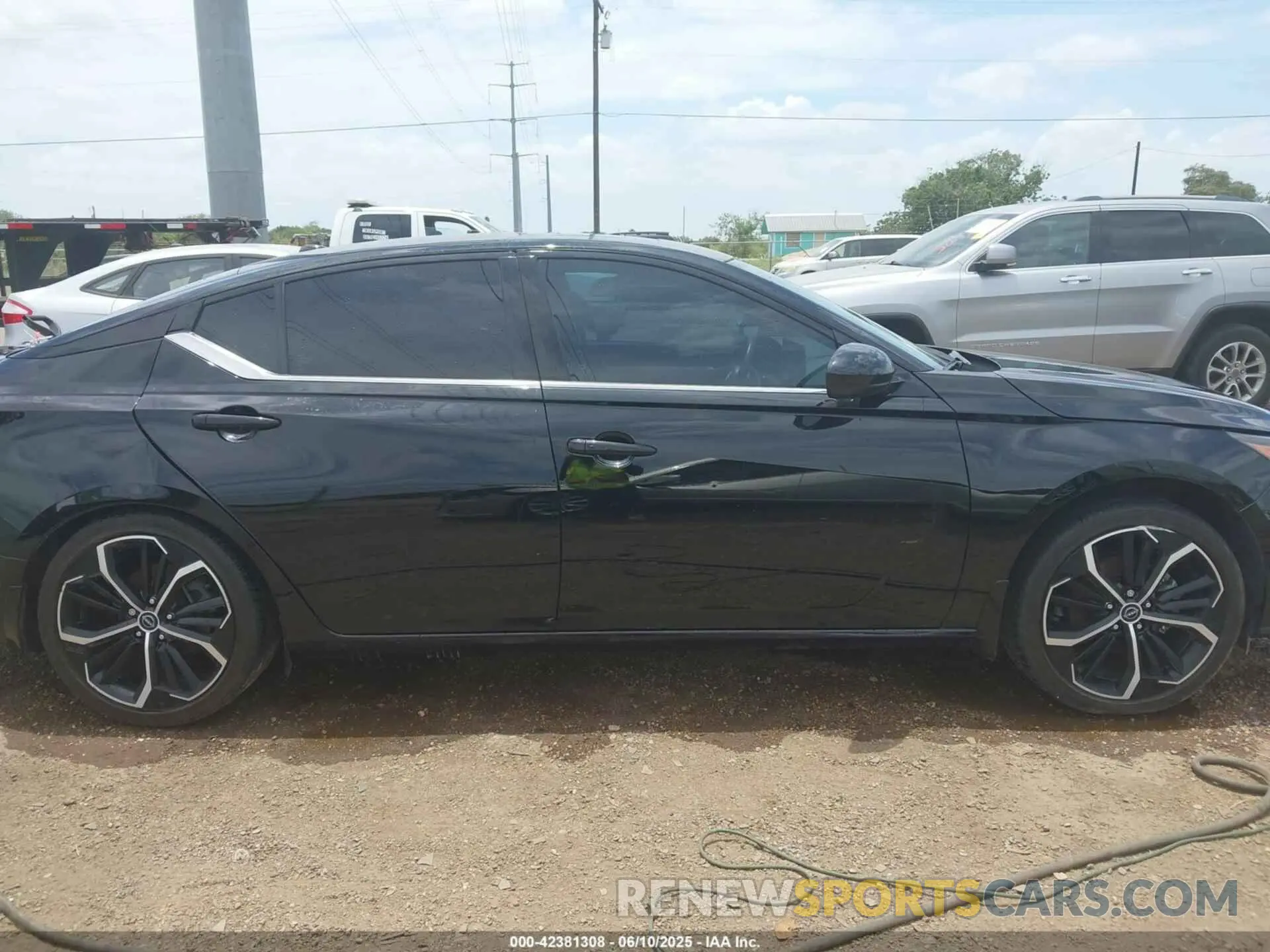 13 Photograph of a damaged car 1N4BL4CV2PN424880 NISSAN ALTIMA 2023