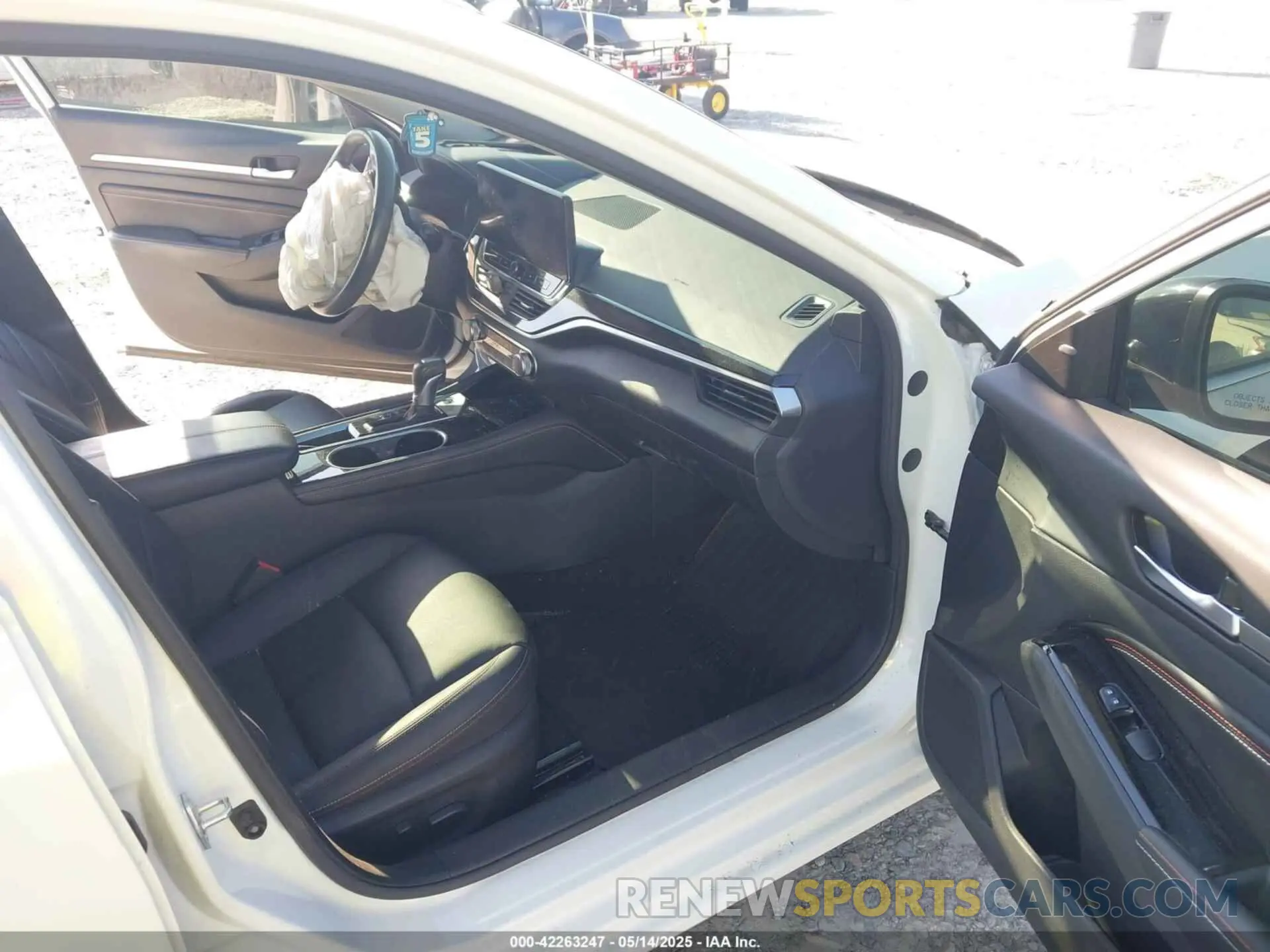 5 Photograph of a damaged car 1N4BL4CV5PN333957 NISSAN ALTIMA 2023