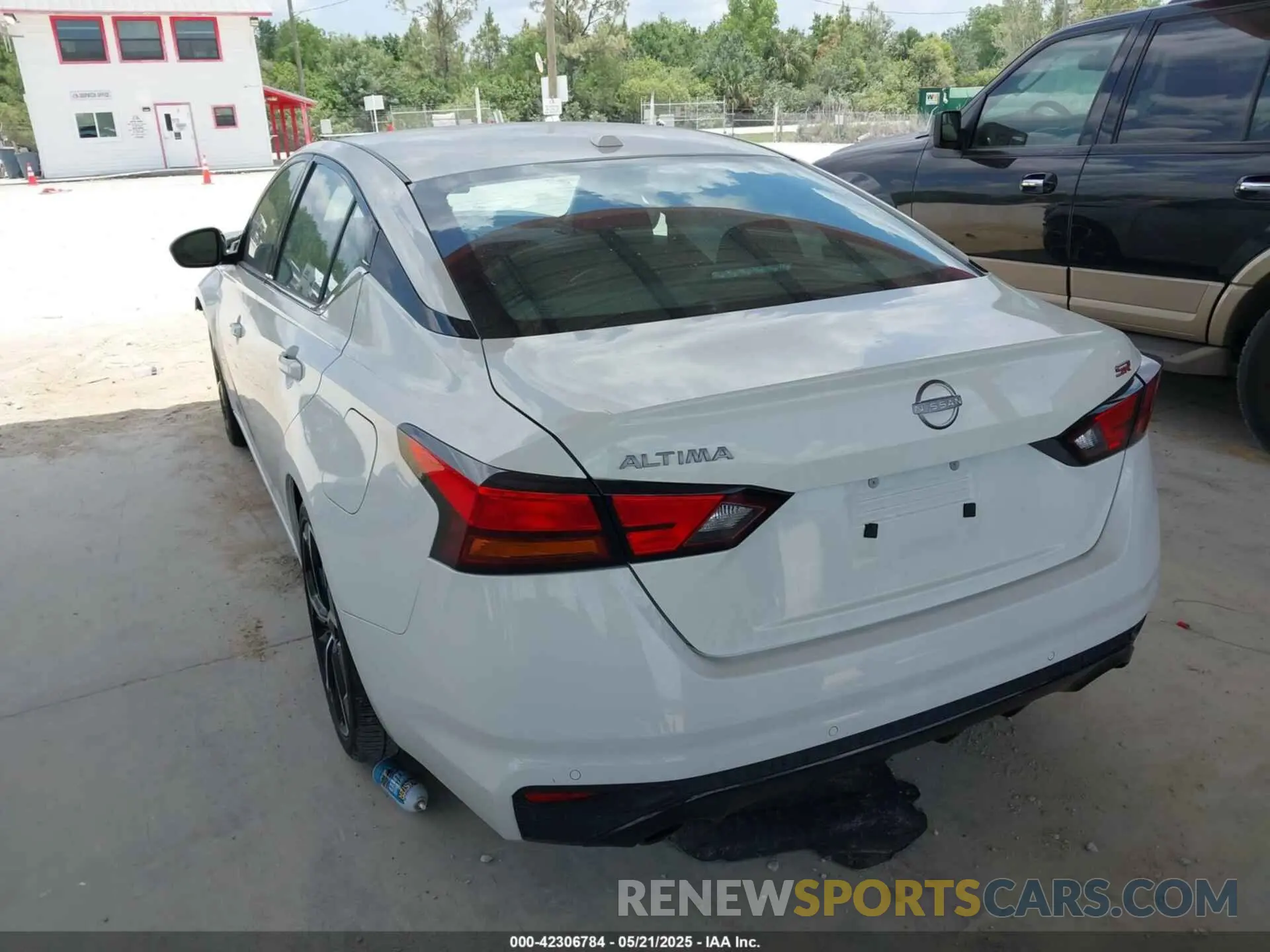 3 Photograph of a damaged car 1N4BL4CV5PN340441 NISSAN ALTIMA 2023