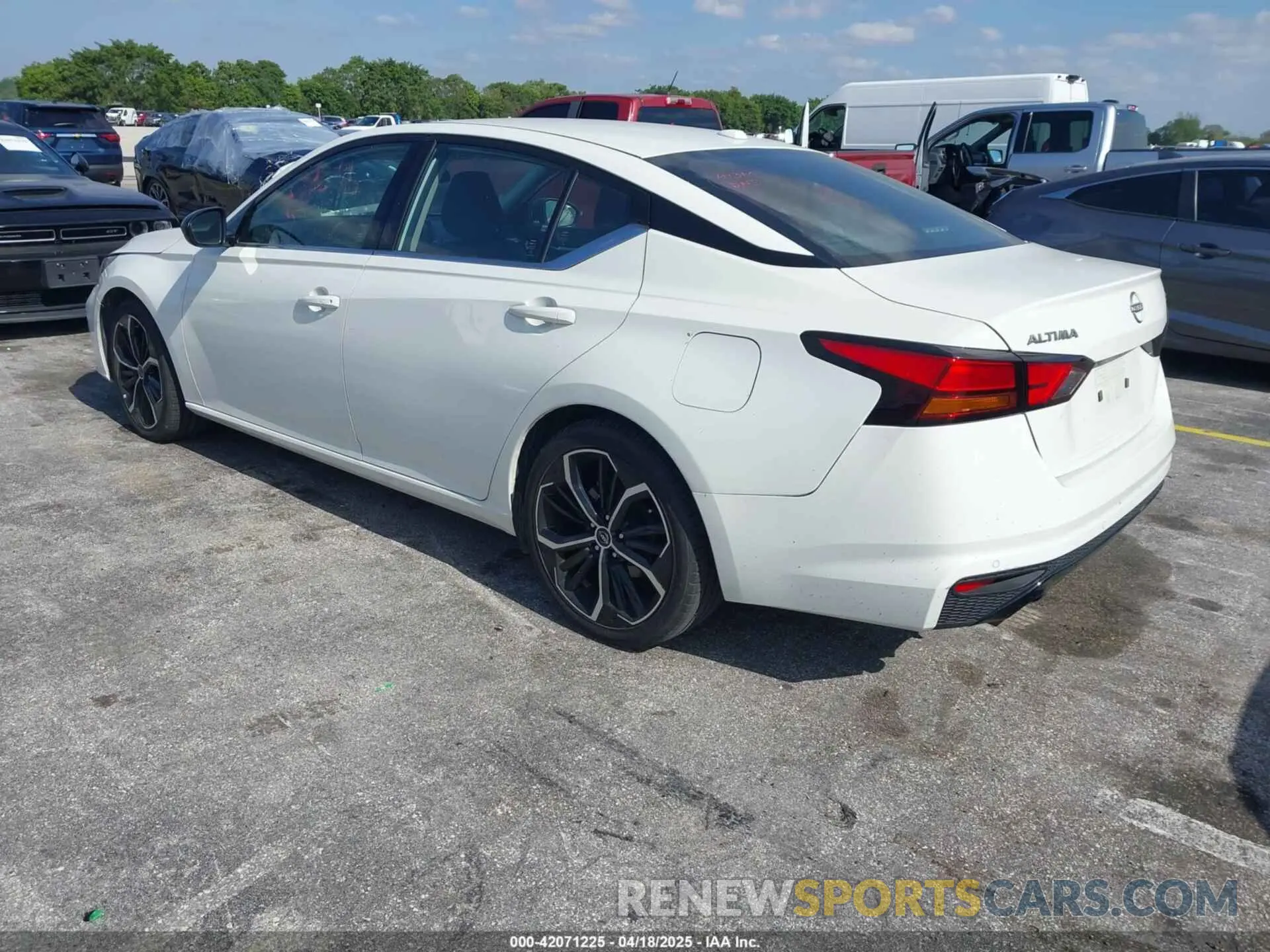 3 Фотография поврежденного автомобиля 1N4BL4CV5PN346367 NISSAN ALTIMA 2023