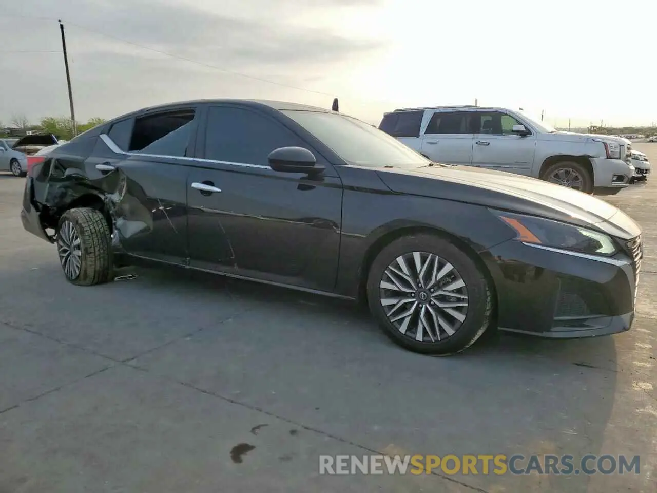 4 Фотография поврежденного автомобиля 1N4BL4DV5PN338445 NISSAN ALTIMA 2023