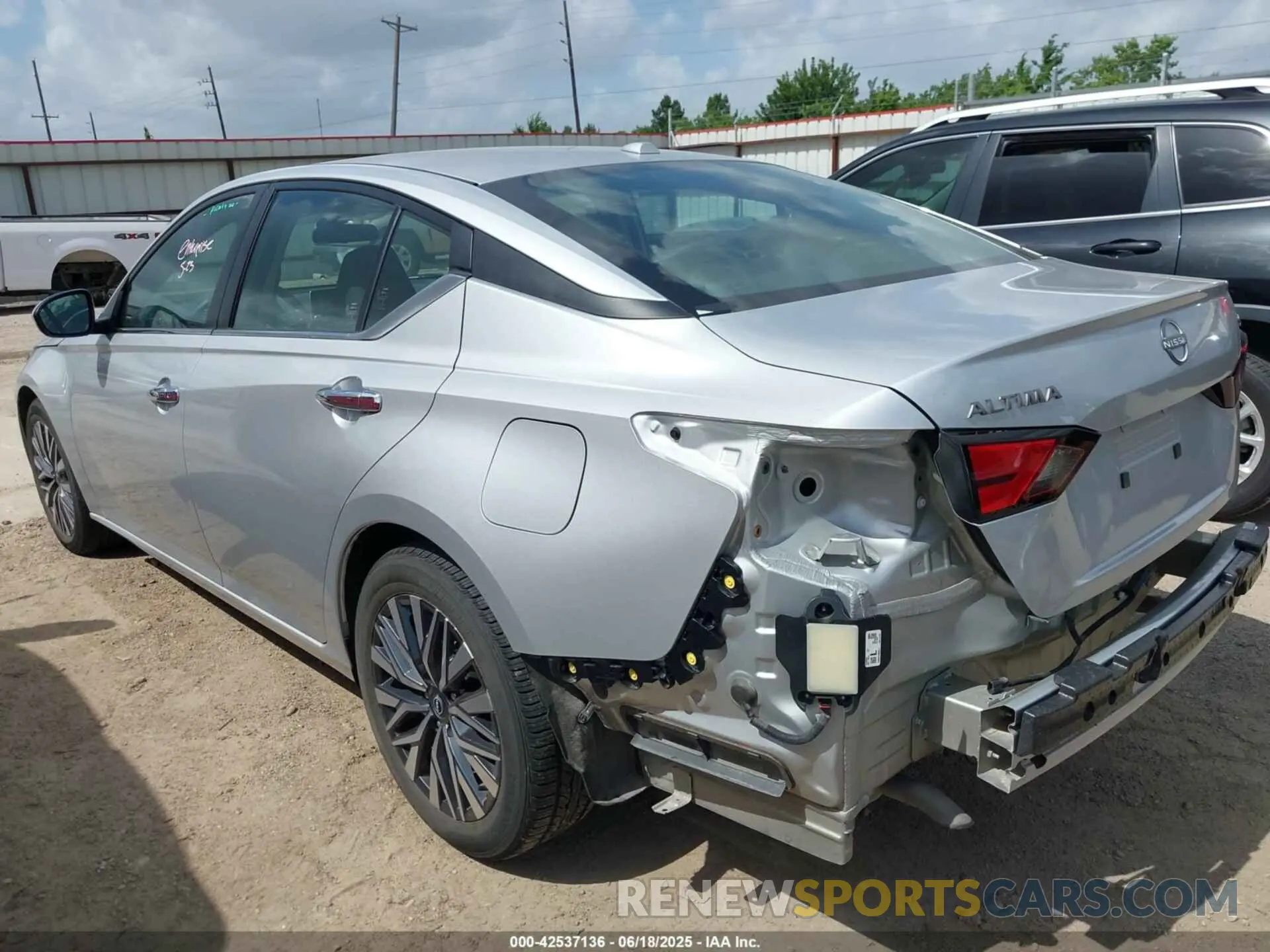 3 Photograph of a damaged car 1N4BL4DV6PN373141 NISSAN ALTIMA 2023