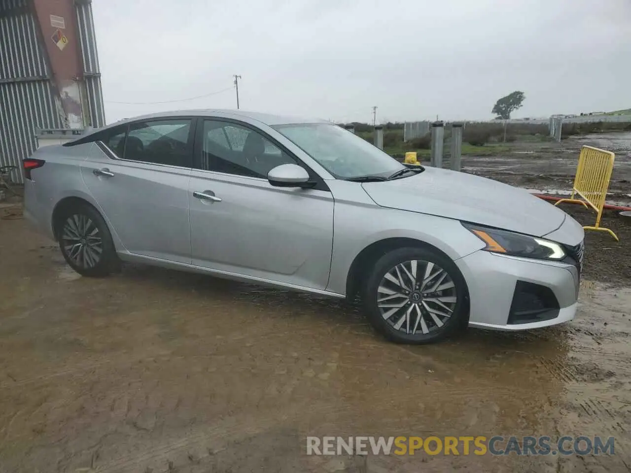 4 Photograph of a damaged car 1N4BL4DV9PN342837 NISSAN ALTIMA 2023