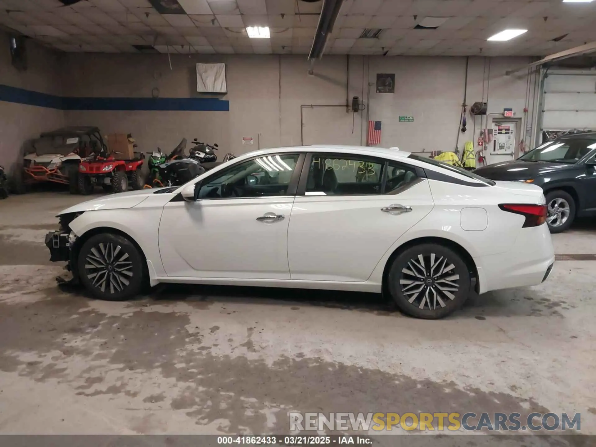 14 Photograph of a damaged car 1N4BL4DV9PN426379 NISSAN ALTIMA 2023