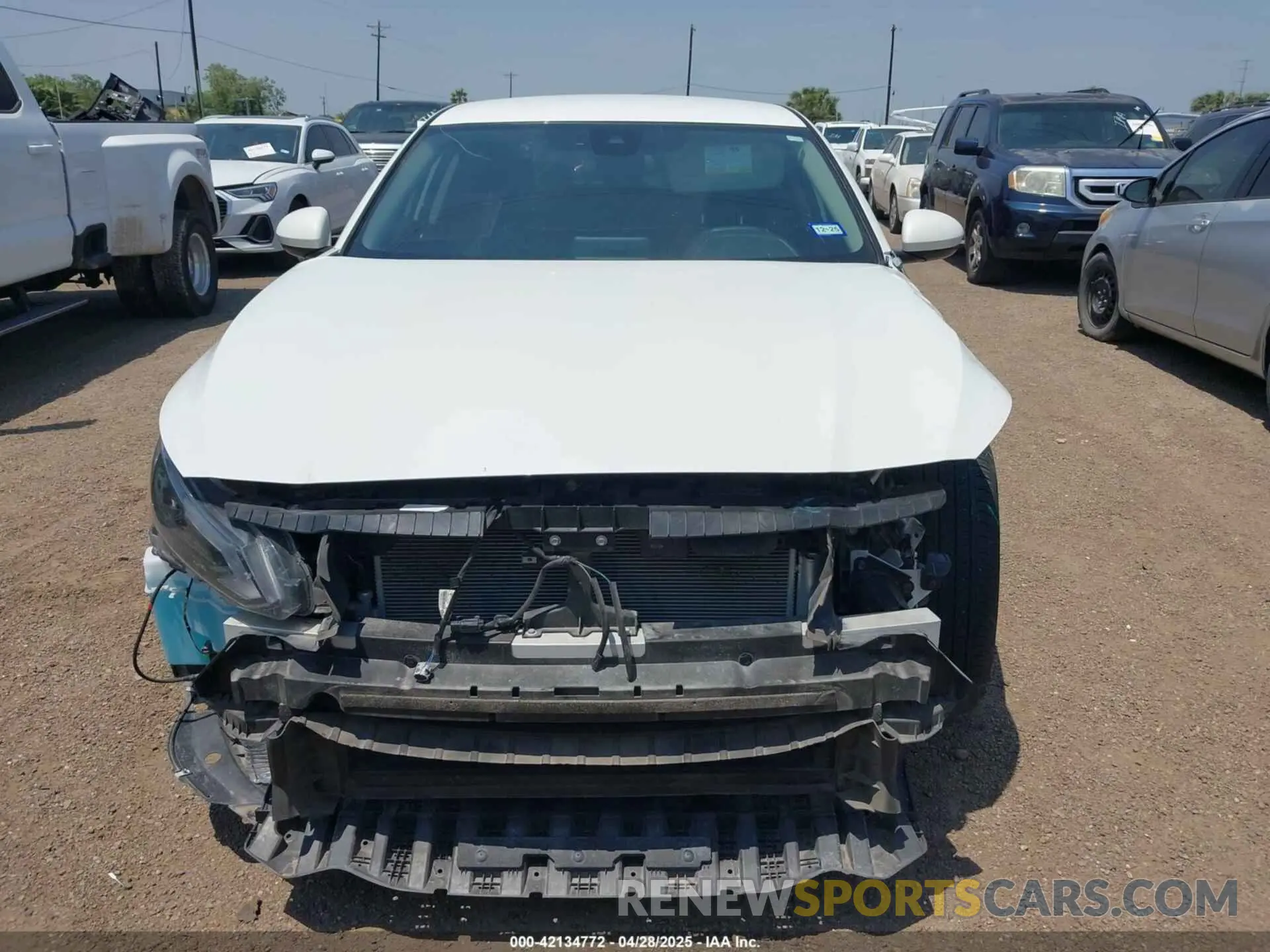 13 Photograph of a damaged car 1N4BL4DVXPN416296 NISSAN ALTIMA 2023