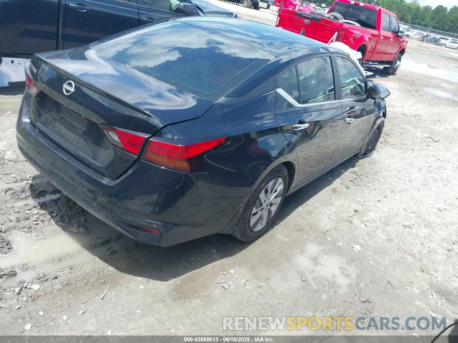 4 Photograph of a damaged car 1N4BL4BV1RN405130 NISSAN ALTIMA 2024
