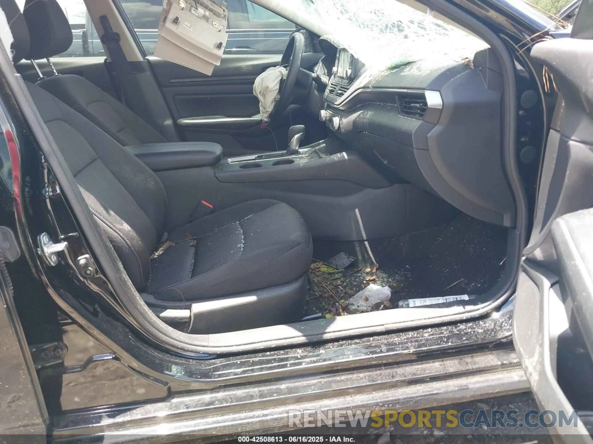 5 Photograph of a damaged car 1N4BL4BV1RN405130 NISSAN ALTIMA 2024