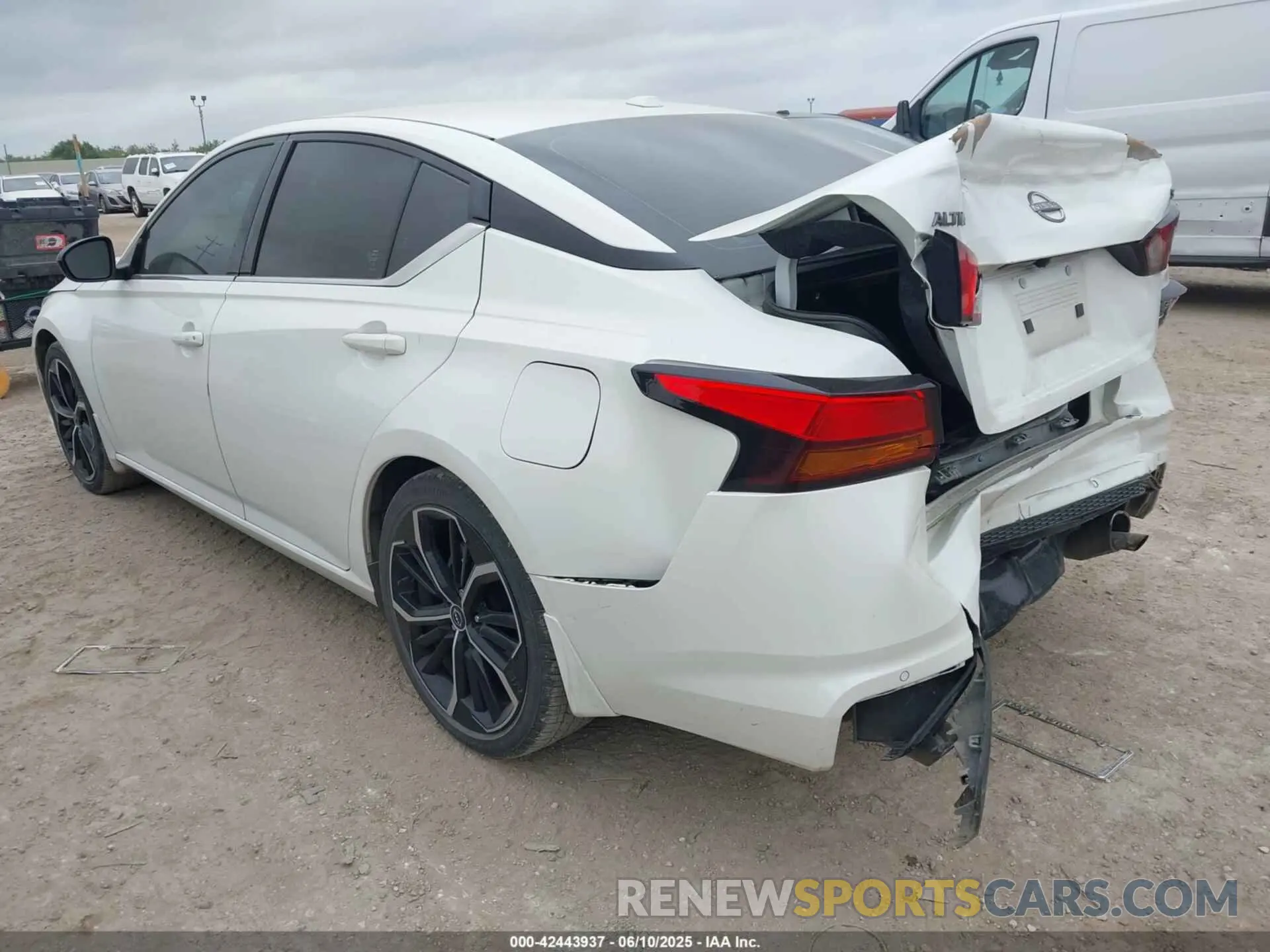 3 Photograph of a damaged car 1N4BL4CV9RN316324 NISSAN ALTIMA 2024