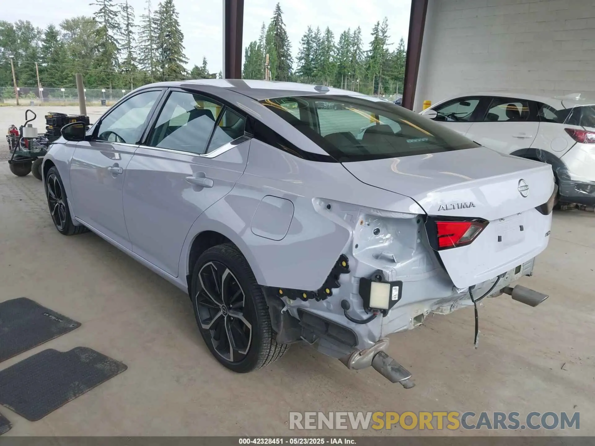 3 Photograph of a damaged car 1N4BL4CW5RN373287 NISSAN ALTIMA 2024