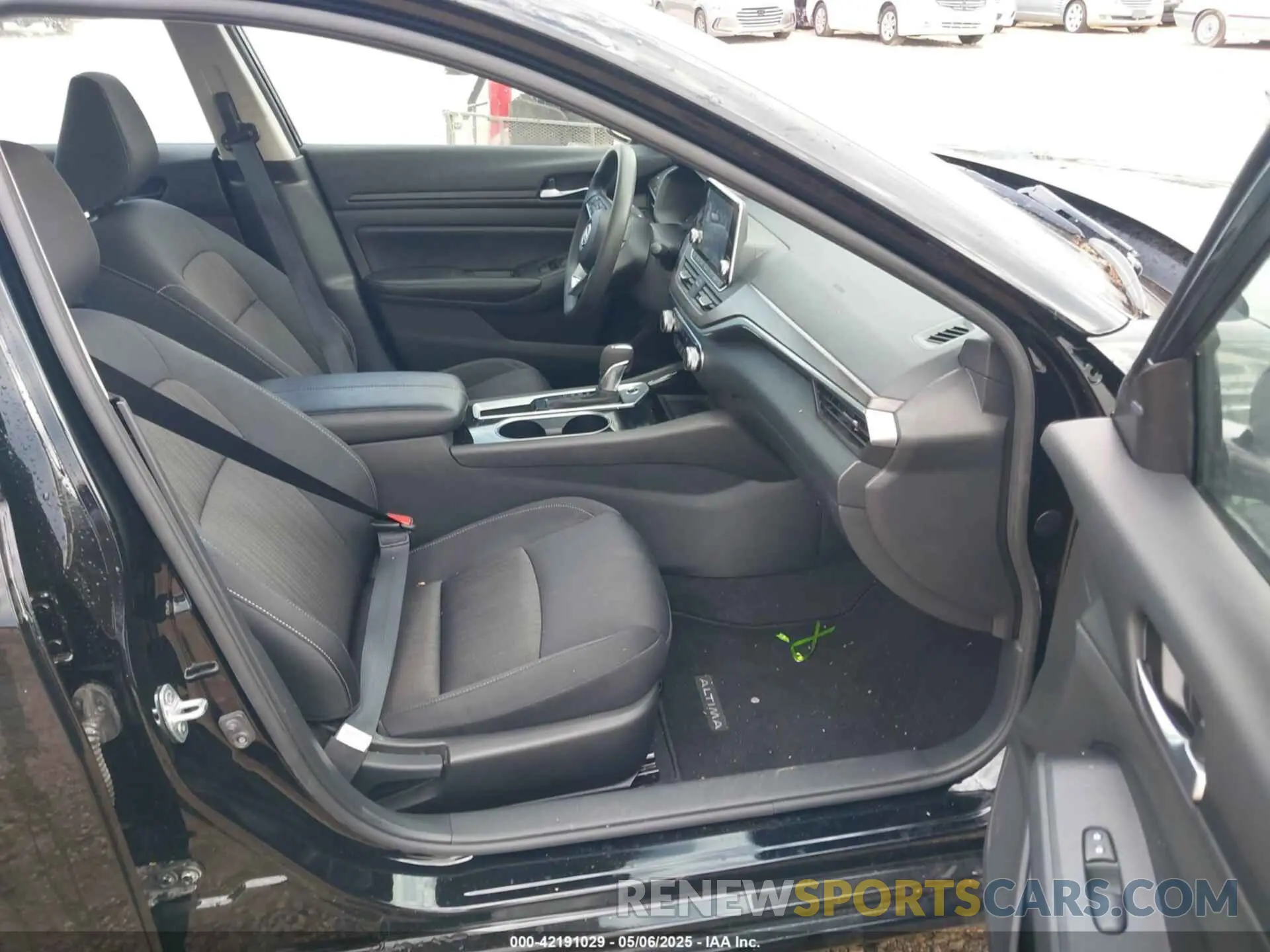 5 Photograph of a damaged car 1N4BL4DV0RN335813 NISSAN ALTIMA 2024