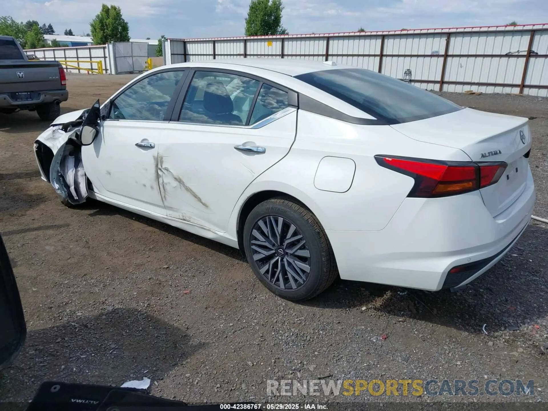 3 Photograph of a damaged car 1N4BL4DV1RN386723 NISSAN ALTIMA 2024