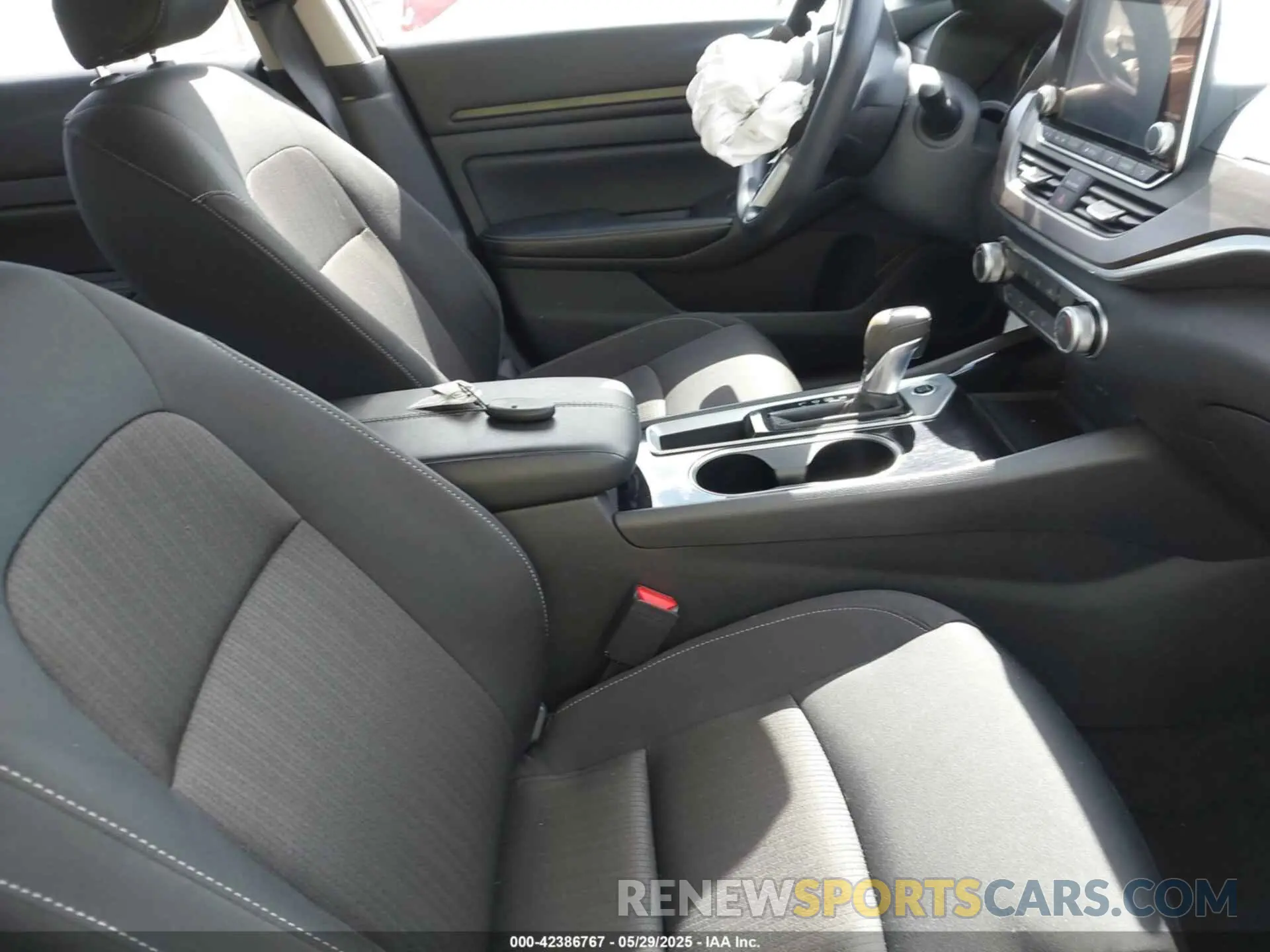5 Photograph of a damaged car 1N4BL4DV1RN386723 NISSAN ALTIMA 2024
