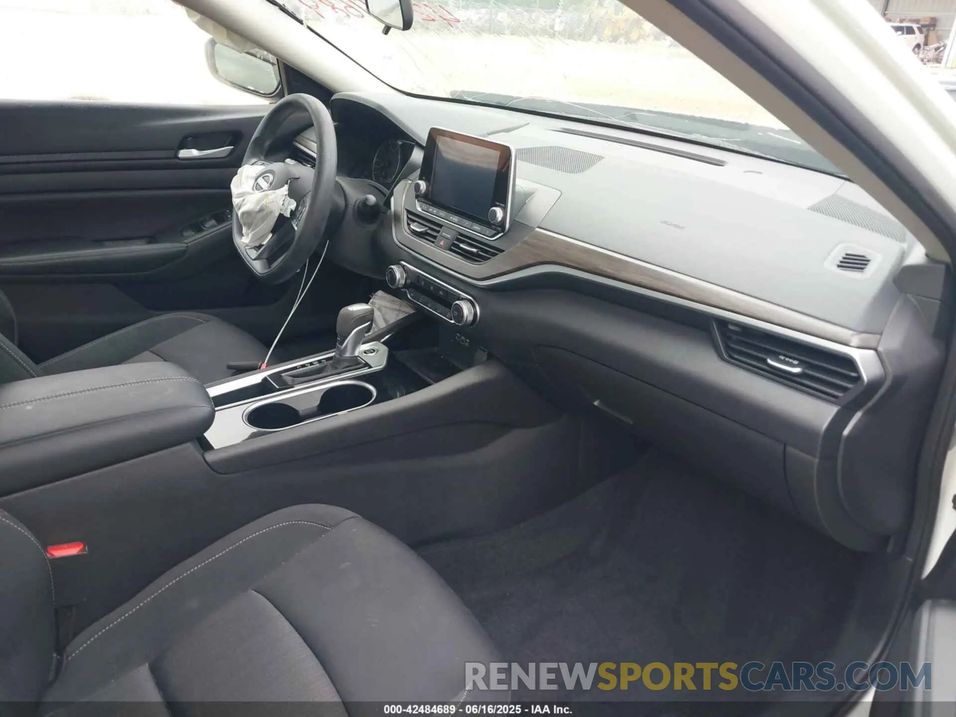 5 Photograph of a damaged car 1N4BL4DV2RN329074 NISSAN ALTIMA 2024
