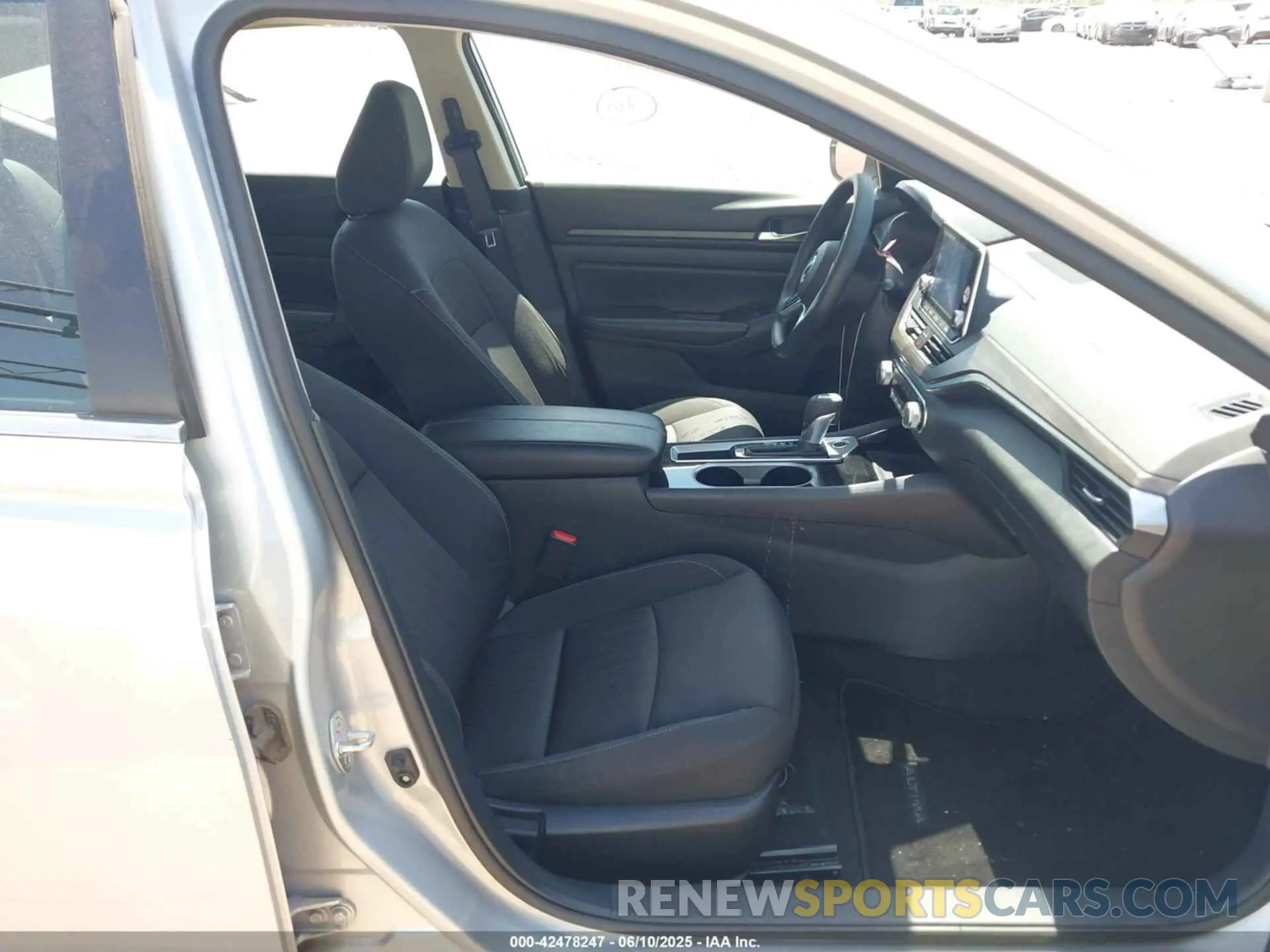 5 Photograph of a damaged car 1N4BL4DV4RN304323 NISSAN ALTIMA 2024