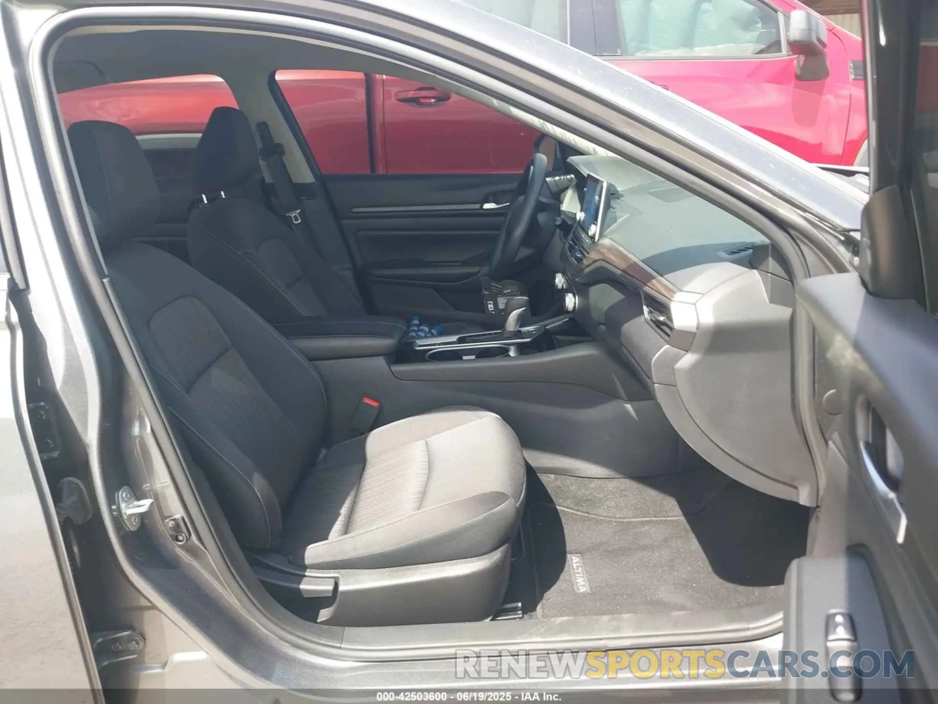 5 Photograph of a damaged car 1N4BL4DV4RN322031 NISSAN ALTIMA 2024