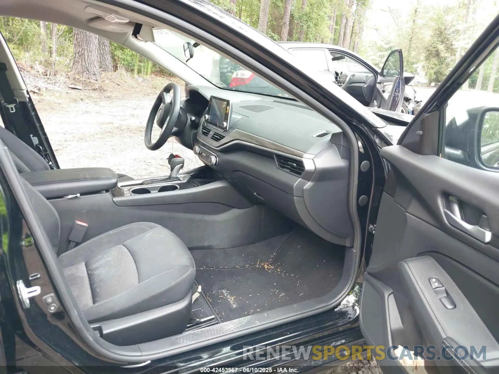 5 Photograph of a damaged car 1N4BL4DV4RN385761 NISSAN ALTIMA 2024