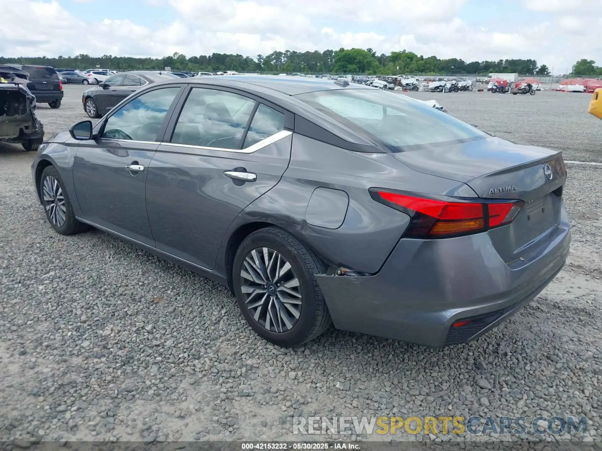 3 Photograph of a damaged car 1N4BL4DV5RN370783 NISSAN ALTIMA 2024