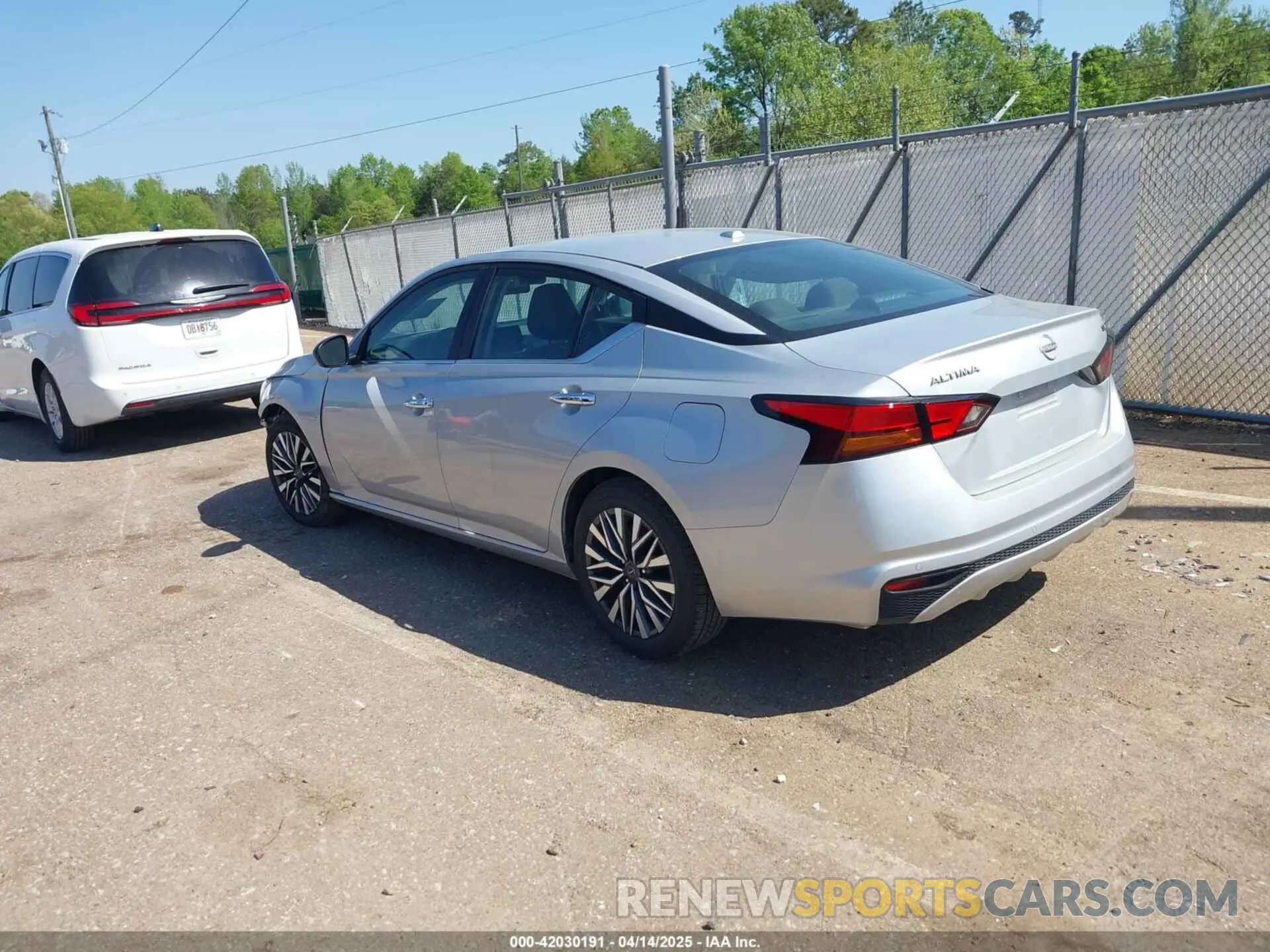 3 Photograph of a damaged car 1N4BL4DV7RN304784 NISSAN ALTIMA 2024