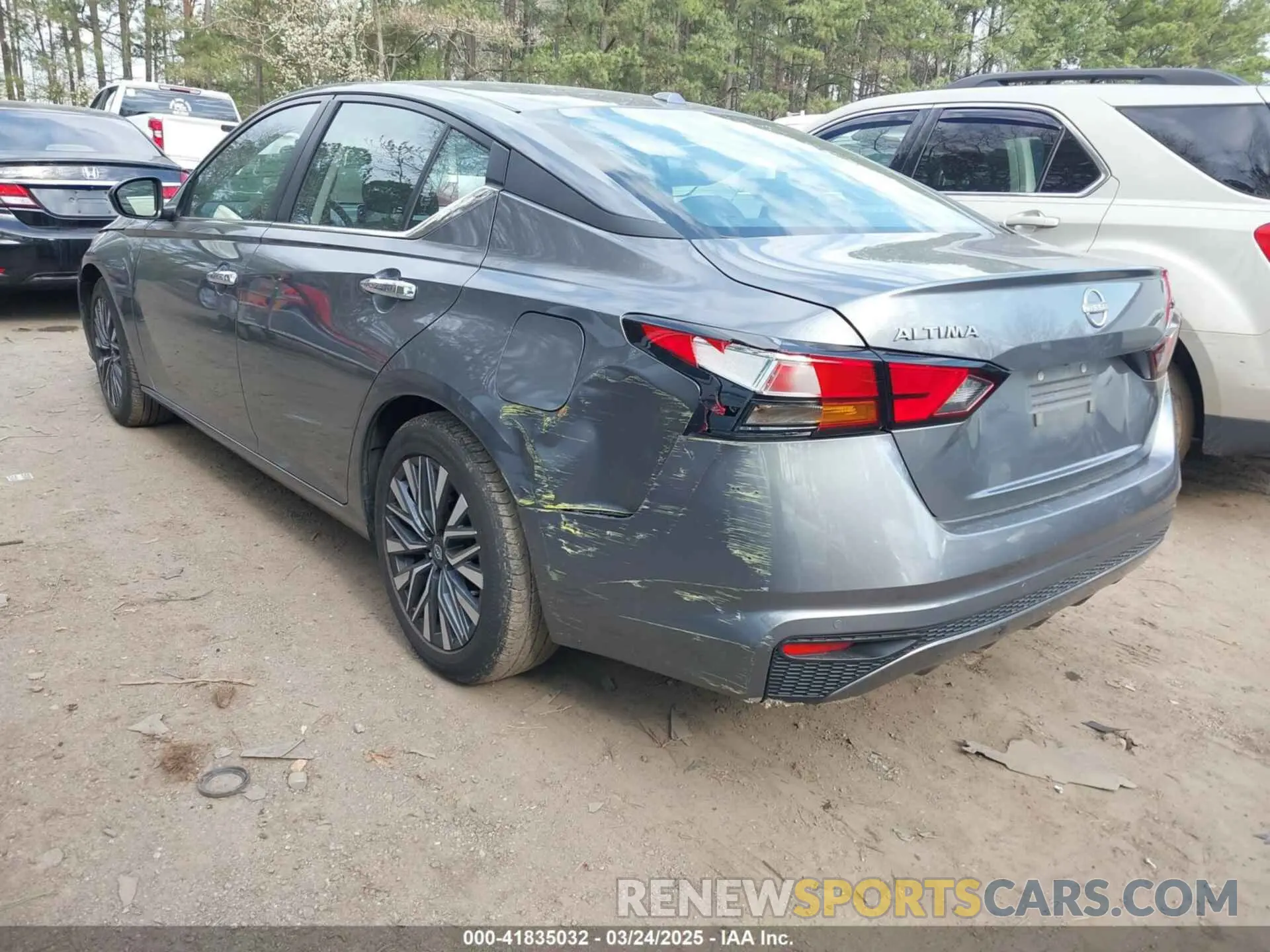 3 Photograph of a damaged car 1N4BL4DV7RN311427 NISSAN ALTIMA 2024