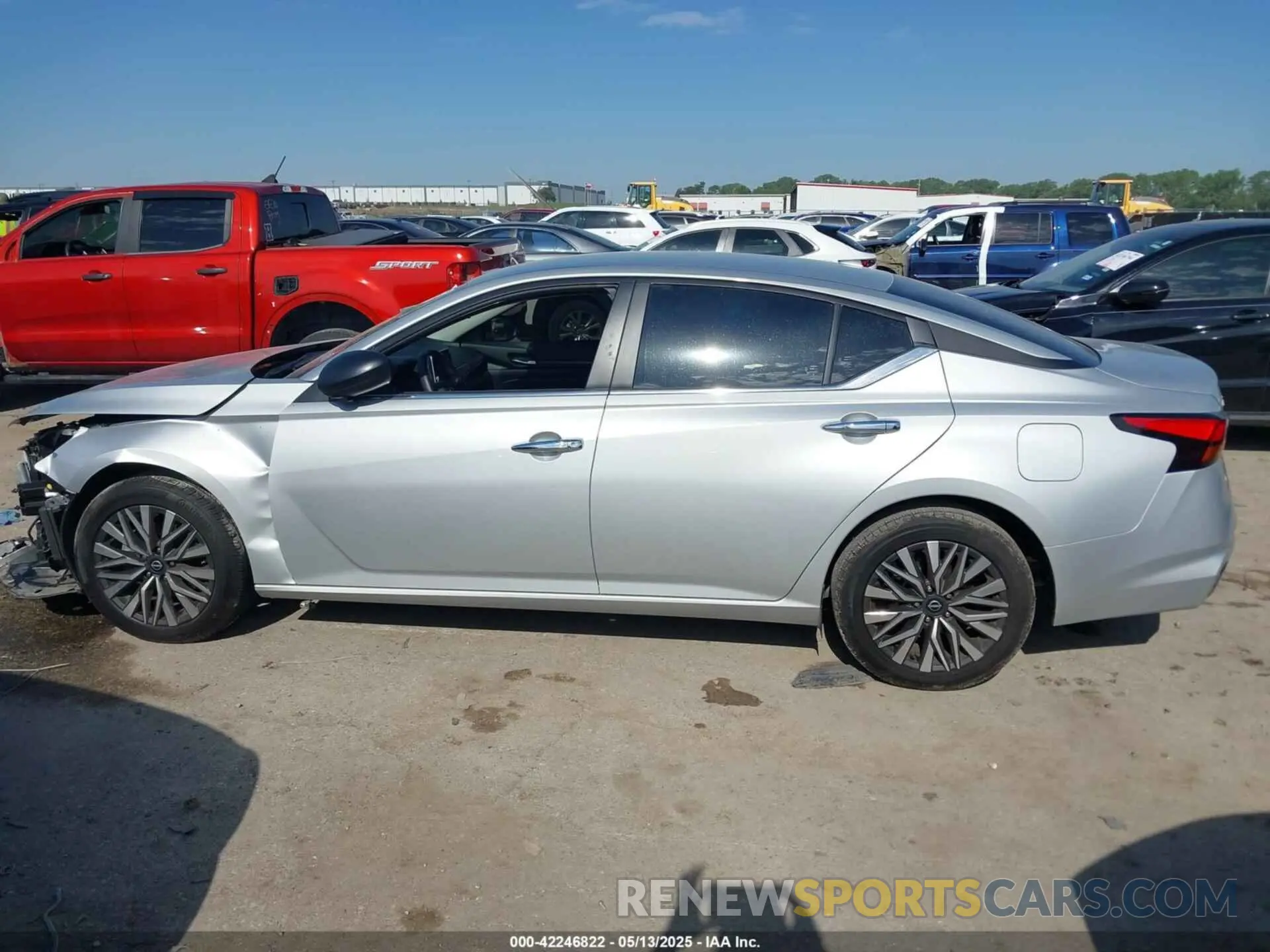14 Photograph of a damaged car 1N4BL4DV7RN361535 NISSAN ALTIMA 2024