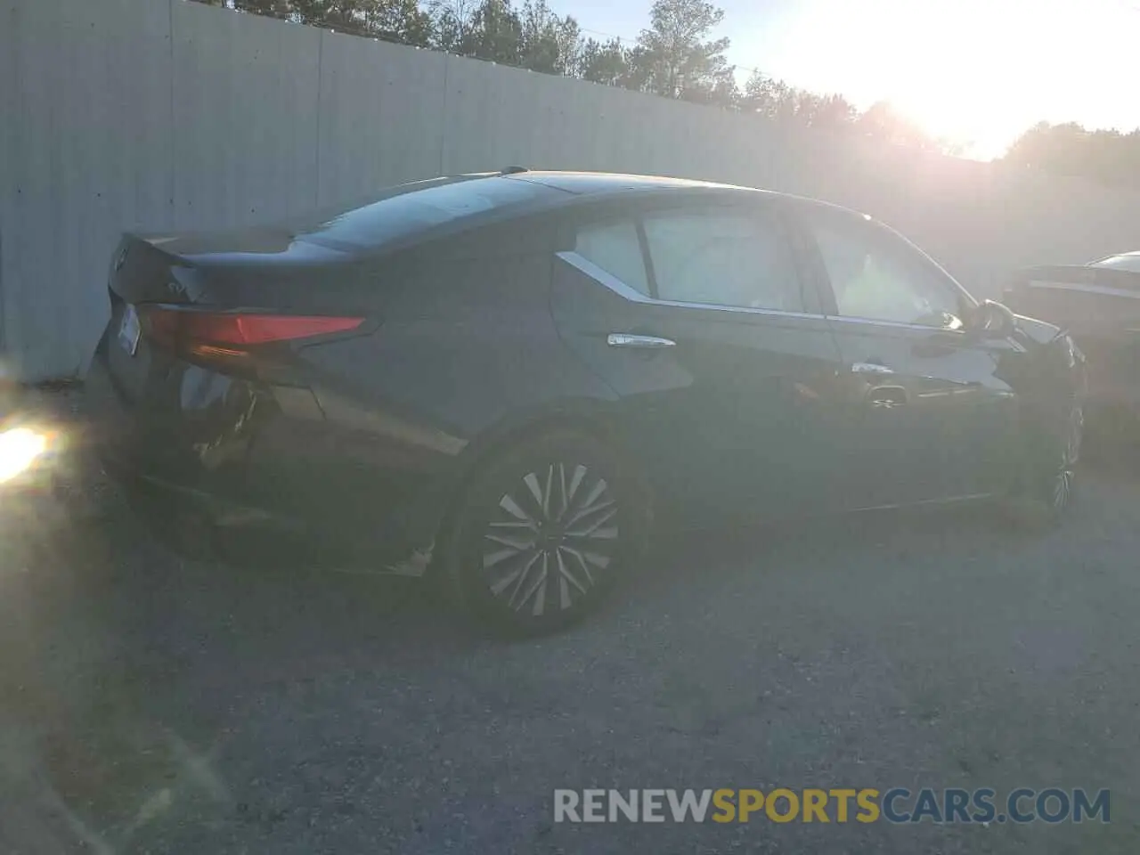 3 Photograph of a damaged car 1N4BL4DV7RN363933 NISSAN ALTIMA 2024