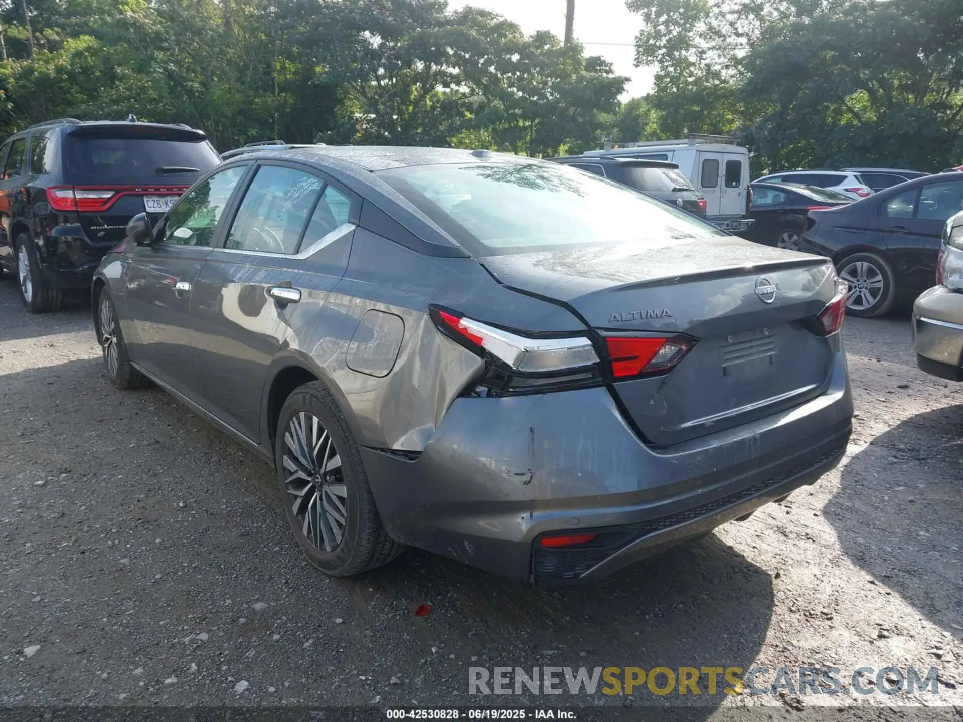 3 Фотография поврежденного автомобиля 1N4BL4DV8RN381776 NISSAN ALTIMA 2024