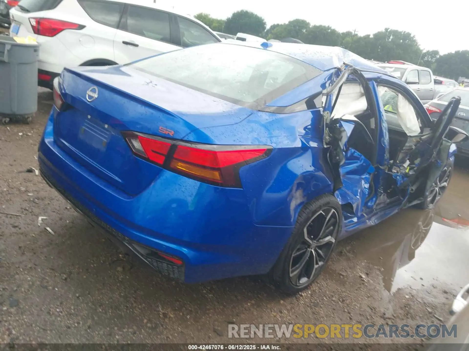 4 Photograph of a damaged car 1N4BL4CV4SN362441 NISSAN ALTIMA 2025