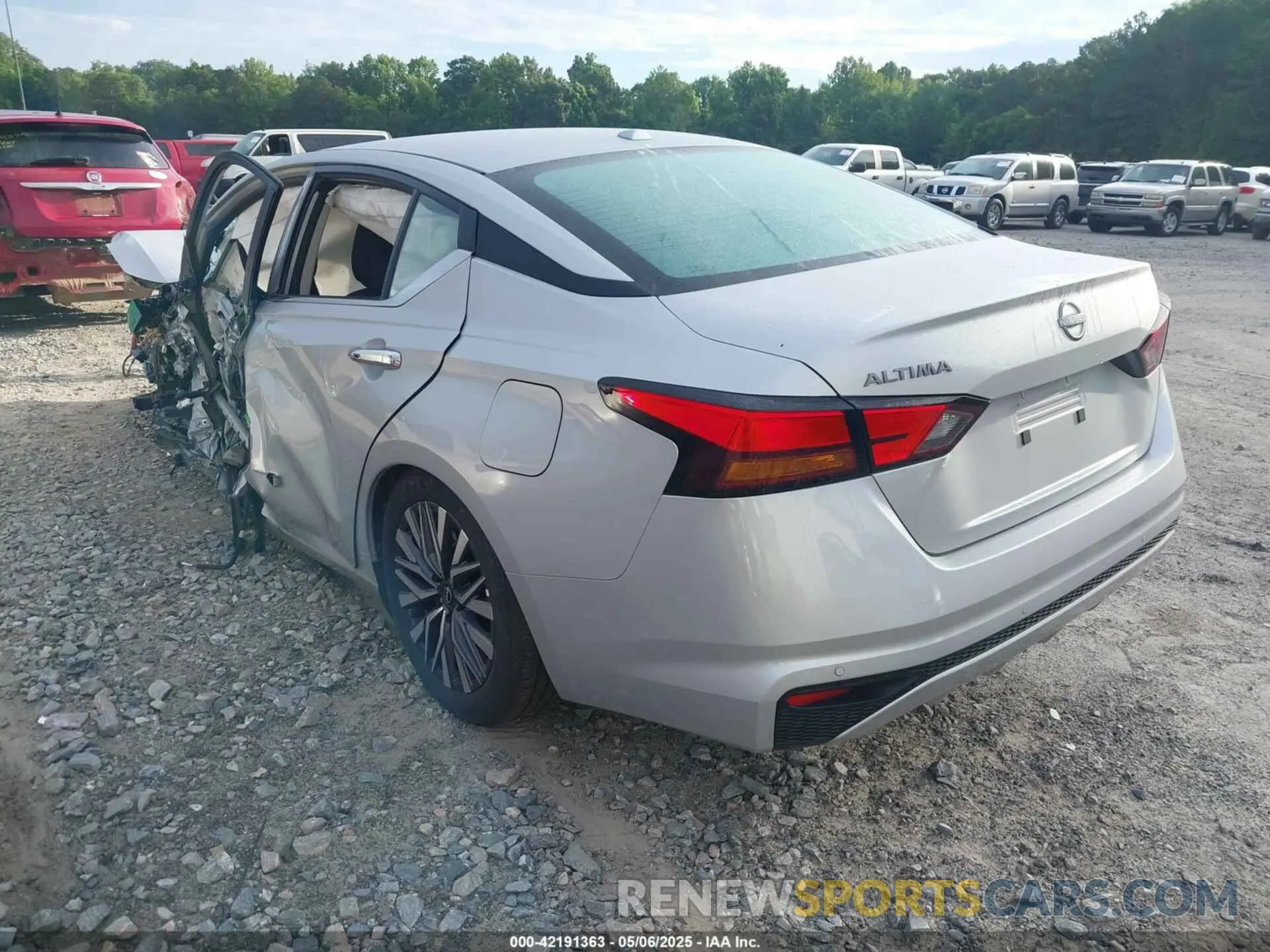 3 Фотография поврежденного автомобиля 1N4BL4DV0SN366677 NISSAN ALTIMA 2025