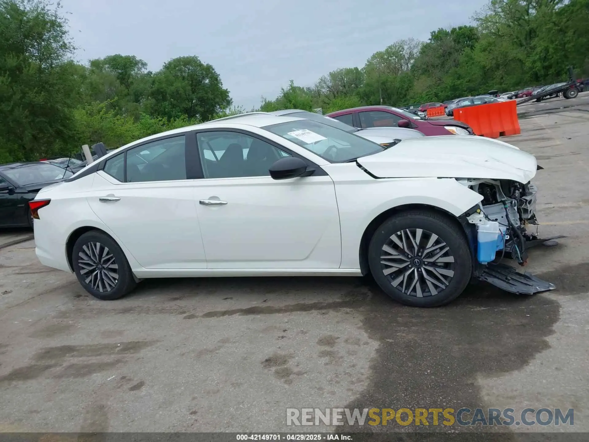 14 Photograph of a damaged car 1N4BL4DV0SN375282 NISSAN ALTIMA 2025