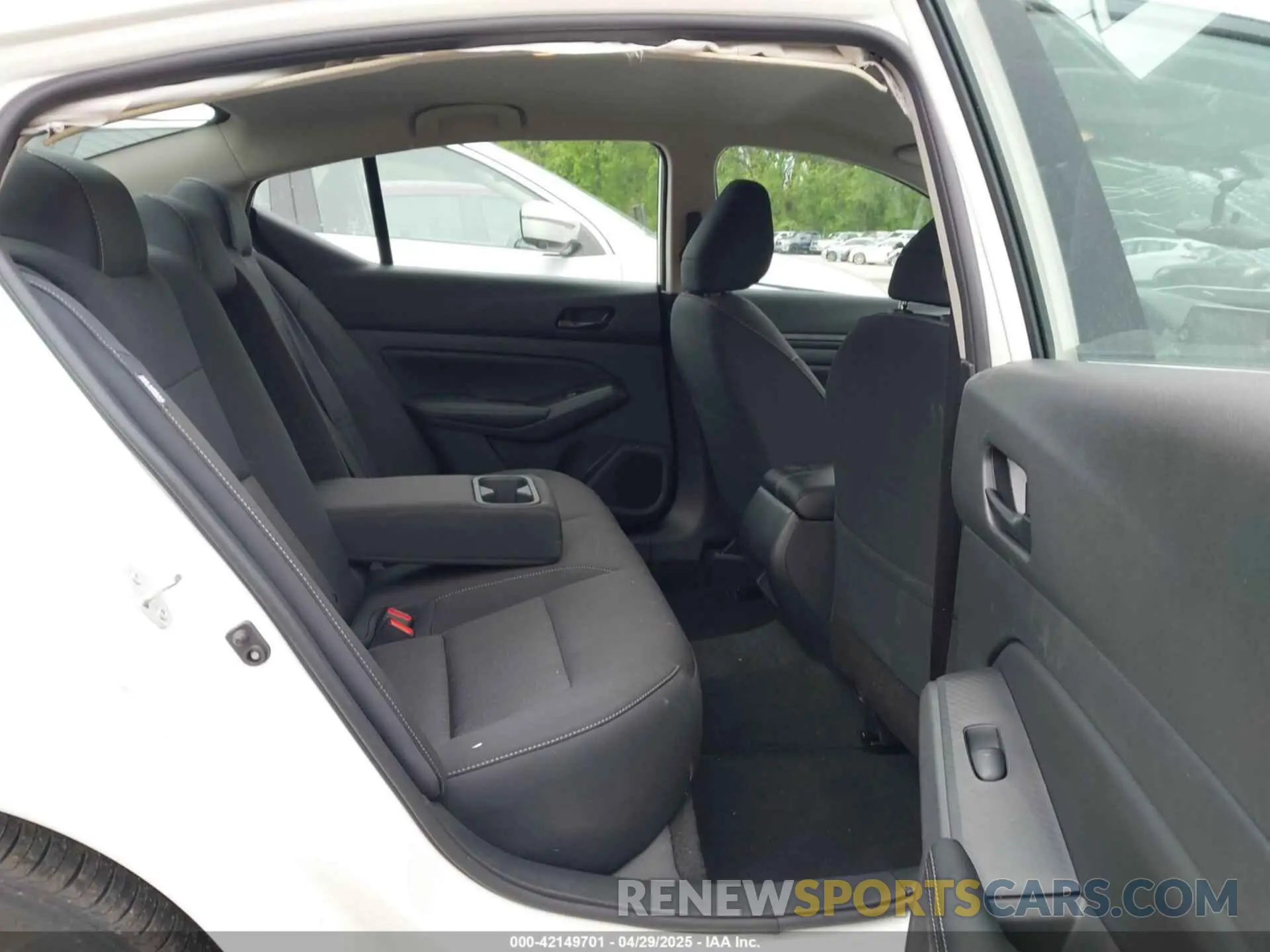 8 Photograph of a damaged car 1N4BL4DV0SN375282 NISSAN ALTIMA 2025