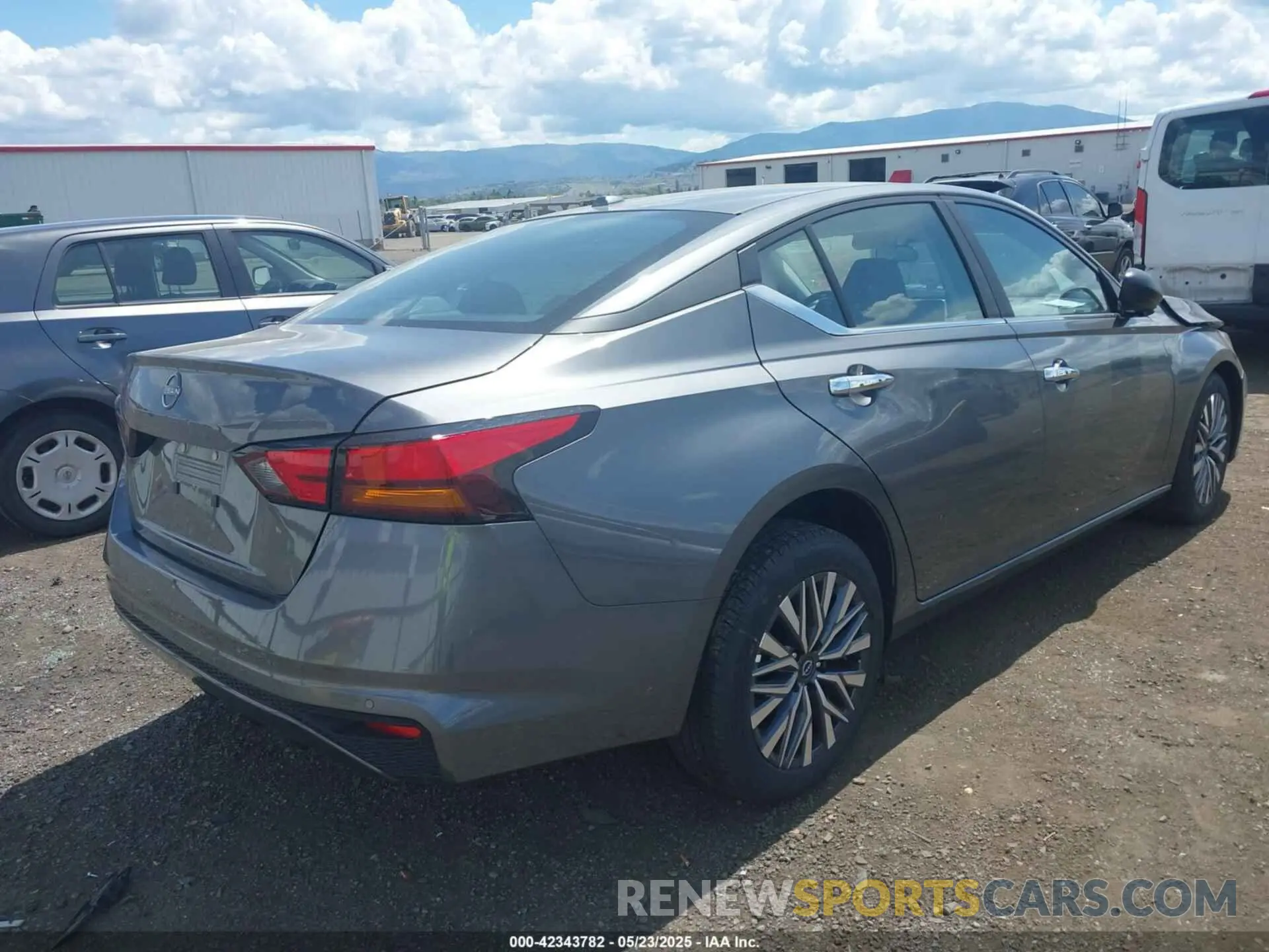 4 Фотография поврежденного автомобиля 1N4BL4DV1SN381639 NISSAN ALTIMA 2025
