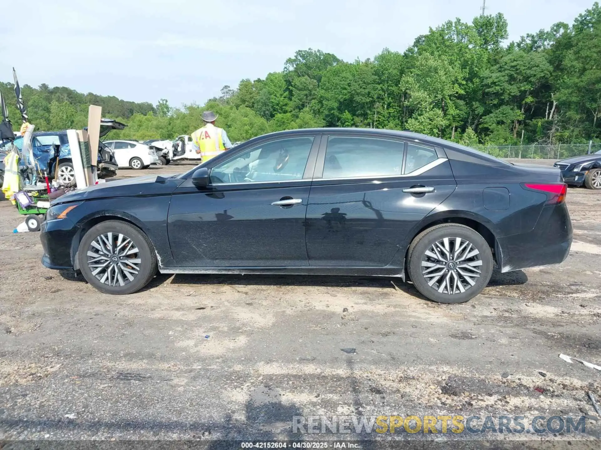 14 Photograph of a damaged car 1N4BL4DV2SN307873 NISSAN ALTIMA 2025