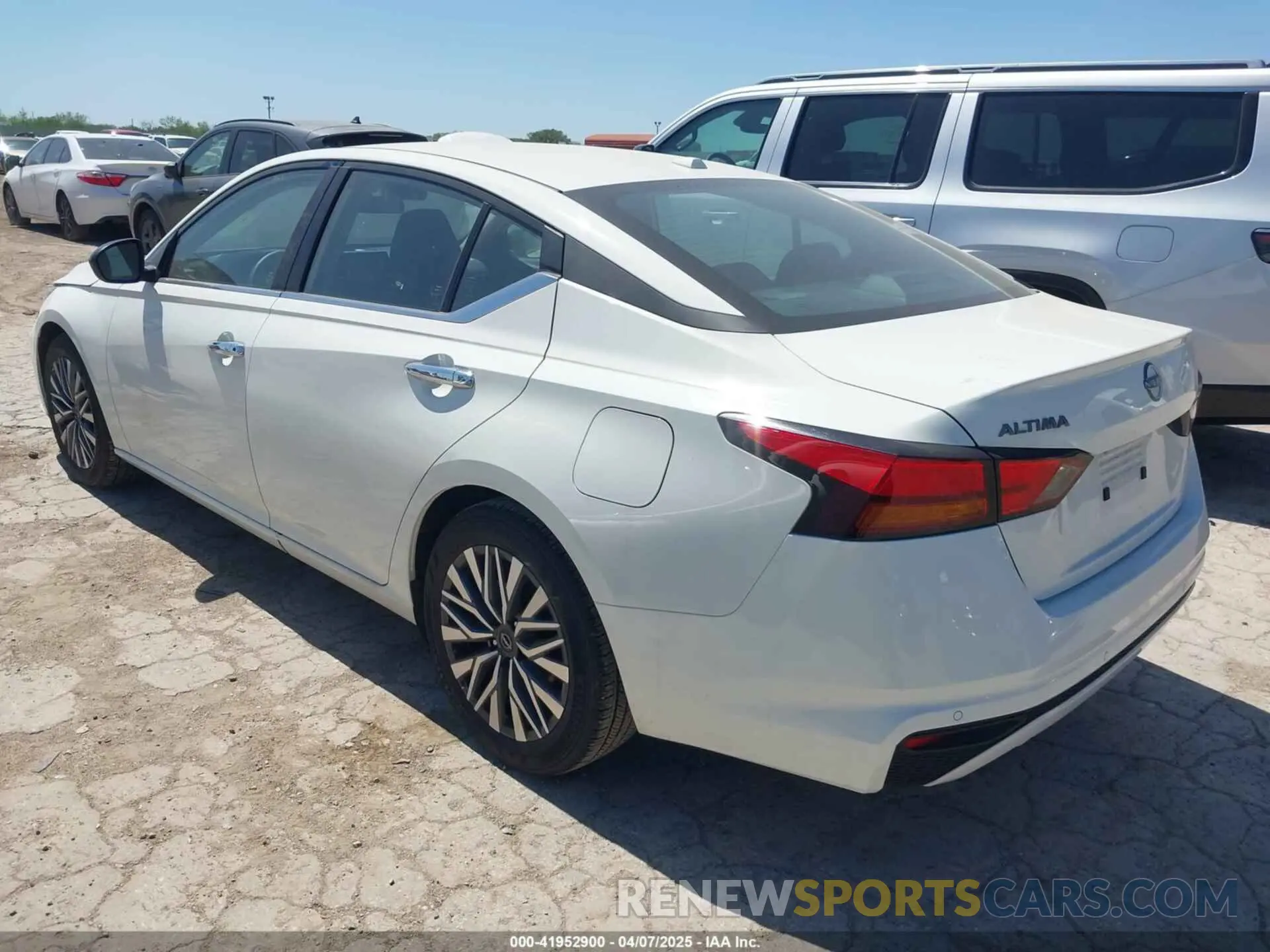 3 Photograph of a damaged car 1N4BL4DV2SN331784 NISSAN ALTIMA 2025