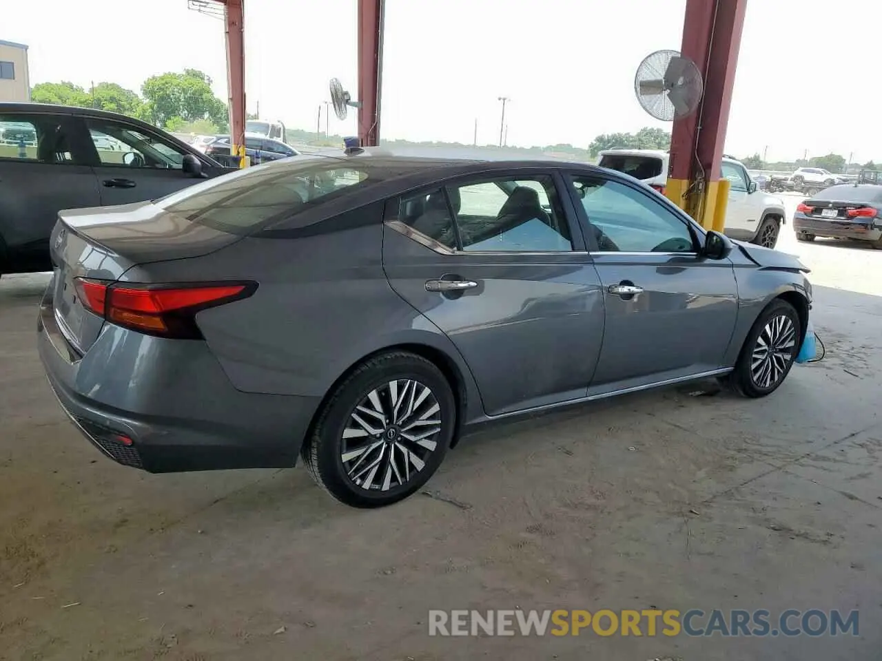 3 Photograph of a damaged car 1N4BL4DV2SN338704 NISSAN ALTIMA 2025