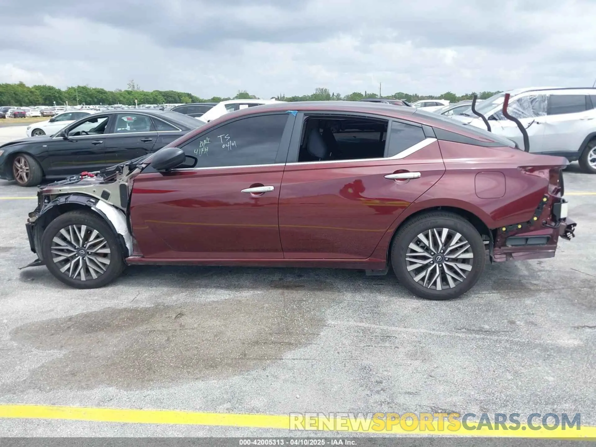 14 Photograph of a damaged car 1N4BL4DV2SN341926 NISSAN ALTIMA 2025