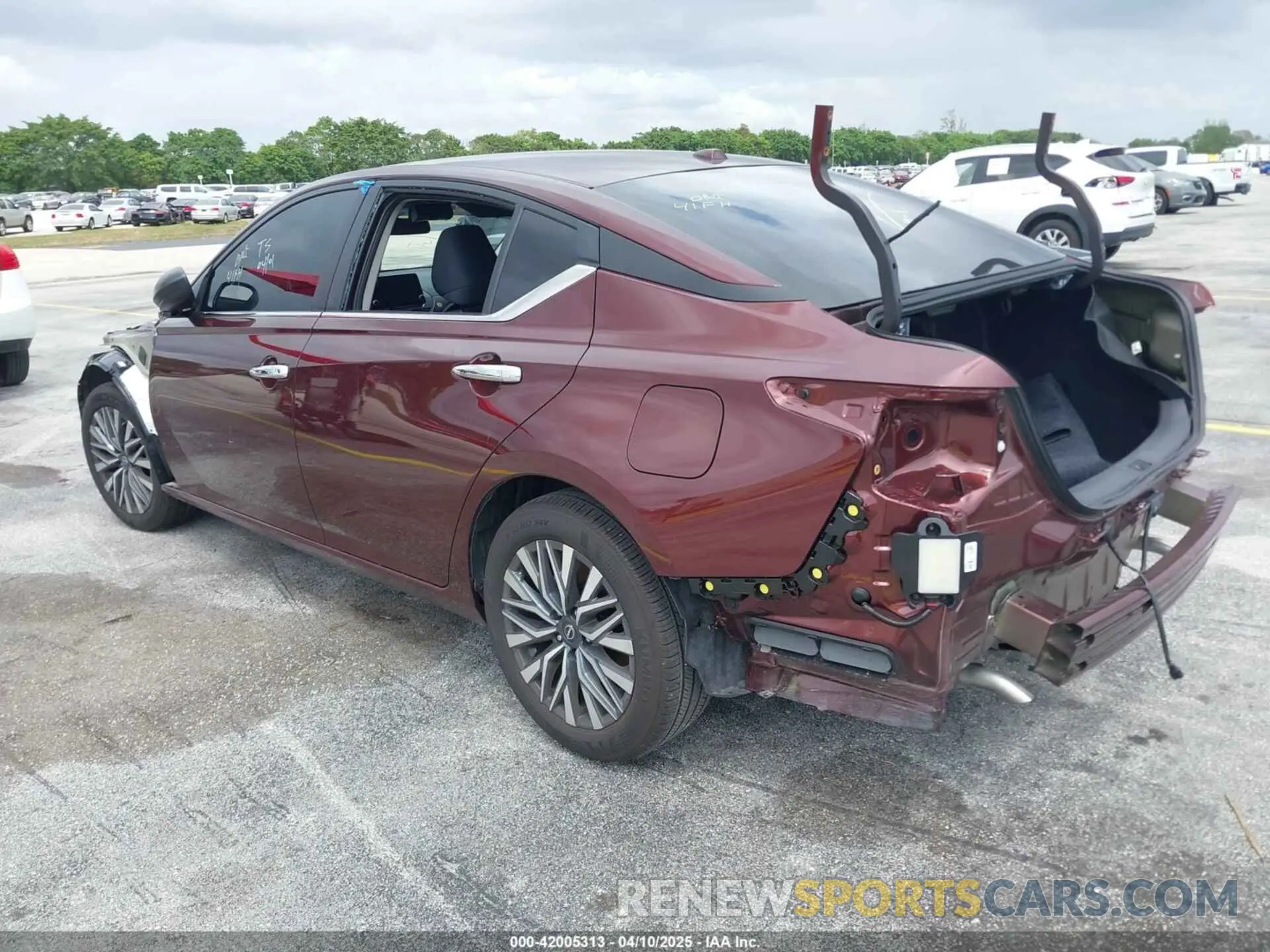 3 Photograph of a damaged car 1N4BL4DV2SN341926 NISSAN ALTIMA 2025