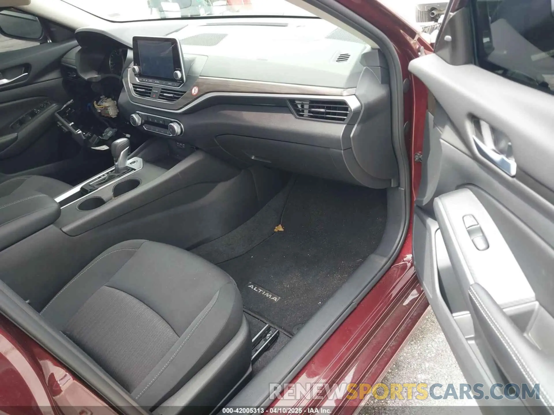 5 Photograph of a damaged car 1N4BL4DV2SN341926 NISSAN ALTIMA 2025